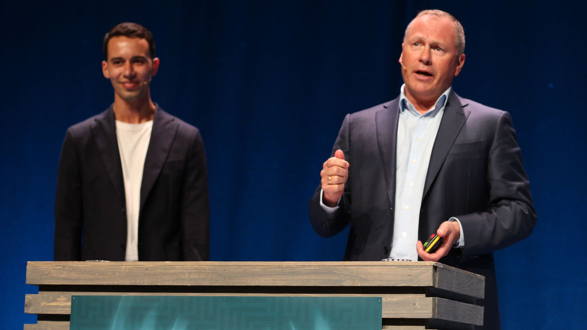 Nicolai Tangen og Karim El-Melhaoui lokket deltakerne på Paranoia-konferansen med ny og meningsfull jobb - og nok å henge fingrene i.