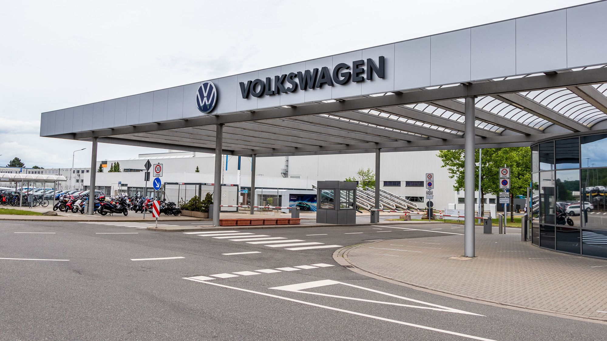 Volkswagen er ute i hardt vær og tjener ikke nok penger. Ledelsen varsler drastiske tiltak. Bildet er fra Volkswagens Zwickau-fabrikk.