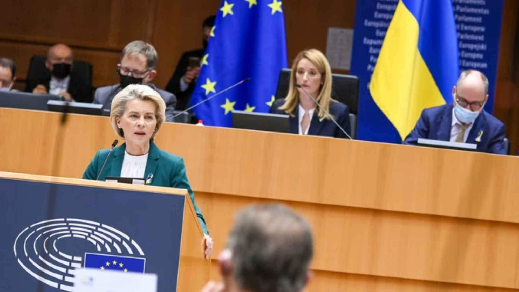 EU-kommisjonens president Ursula von der Leyen i Europaparlamentet, som onsdag sa ja til hennes forslag om at atomkraft og gasskraft erklæres som bærekraftig på strenge vilkår.