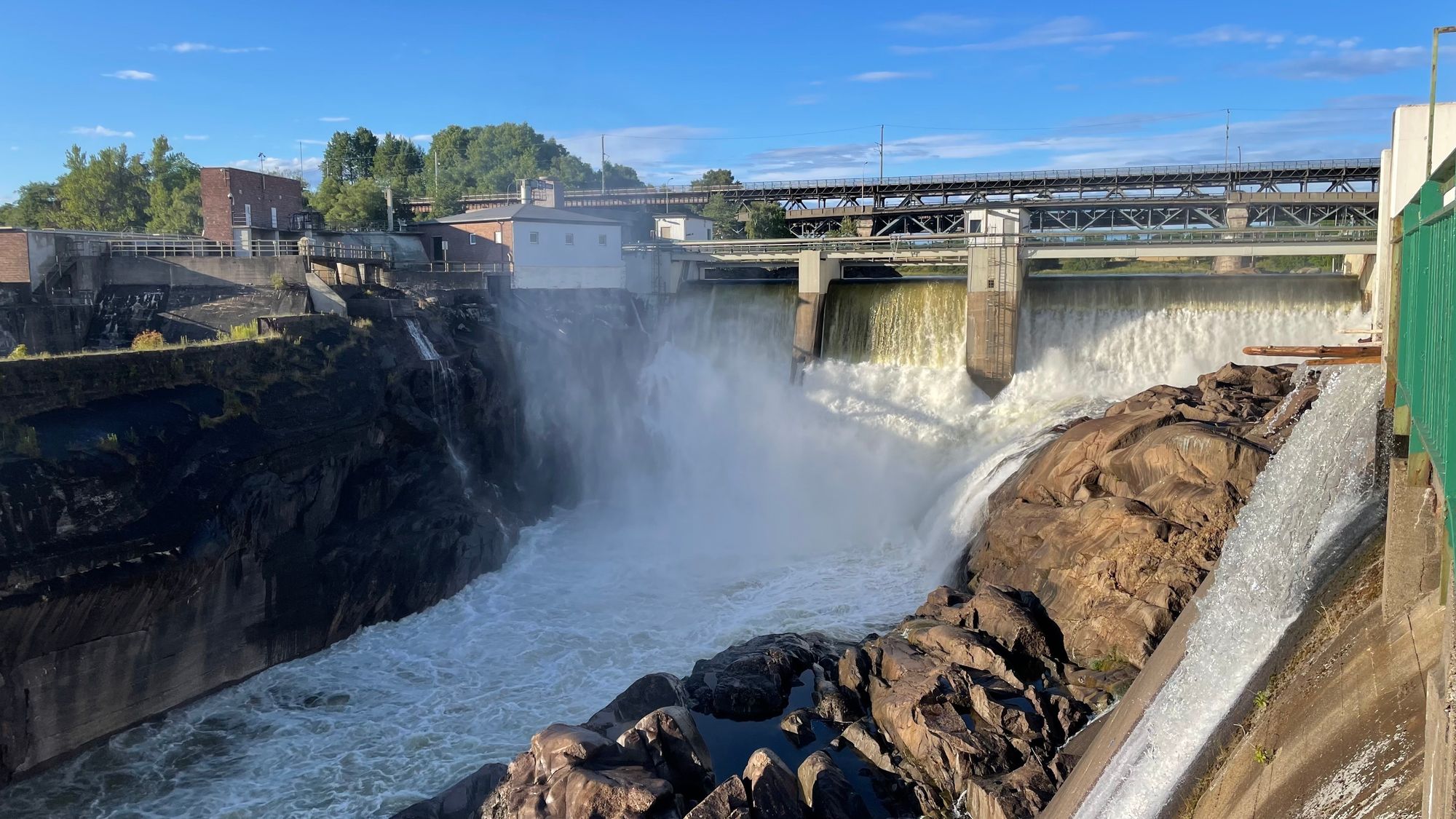 Bildet er fra Sarpefossen i Sarpsborg.