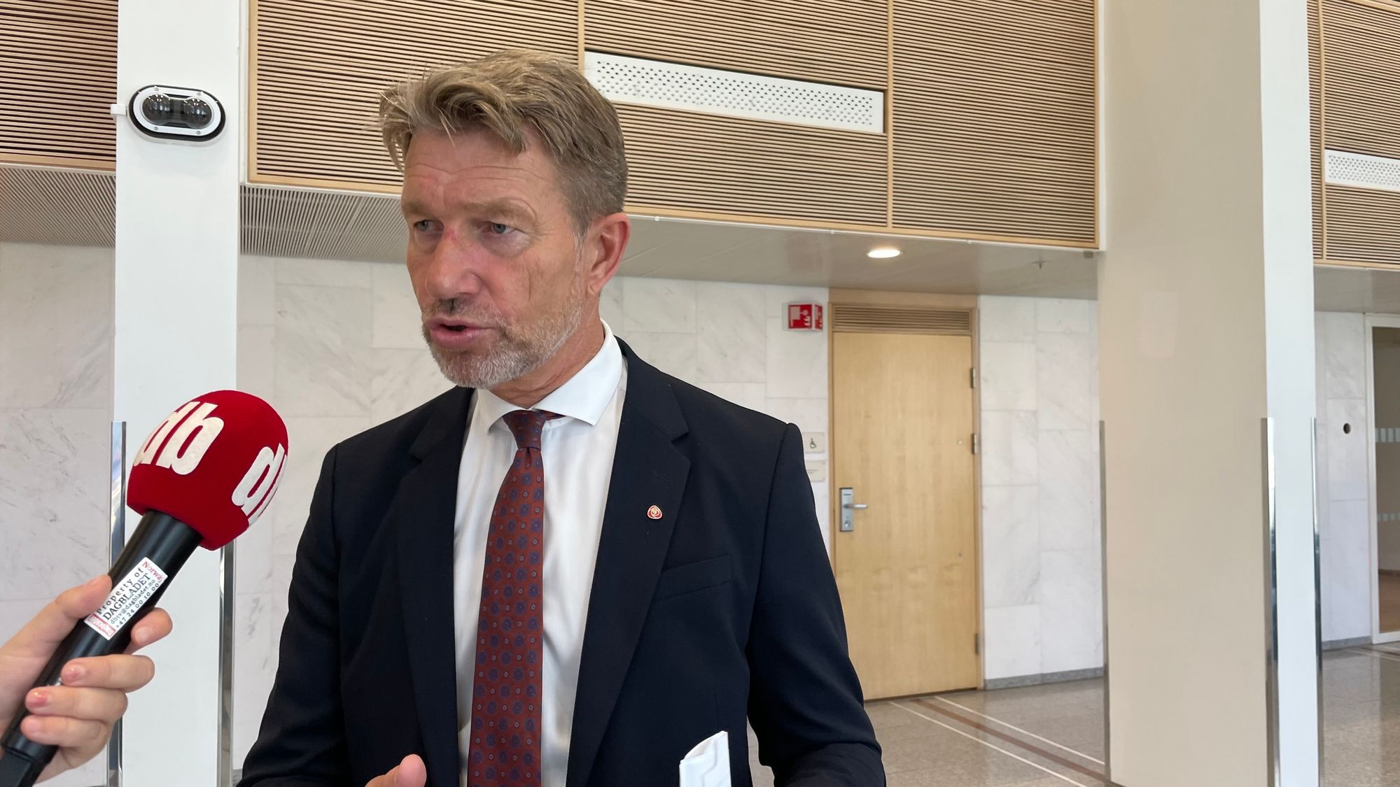 Flere har spekulert på om regjeringens plan har vært å sette grenser for produksjonen av vannkraft. Nå bekrefter olje- og energiminister Terje Aasland at det er eksporten som skal begrenses hvis nødvendig.