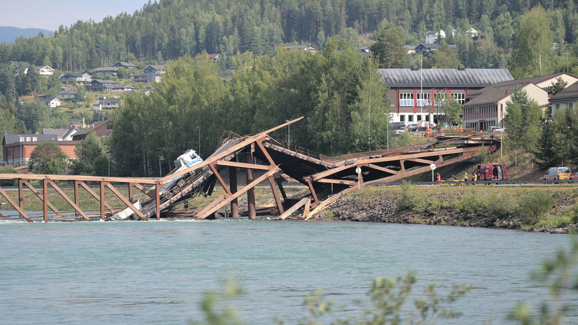 Tretten bru i Gudbrandsdalen kollapset mandag morgen. Brua går over Gudbrandsdalslågen.