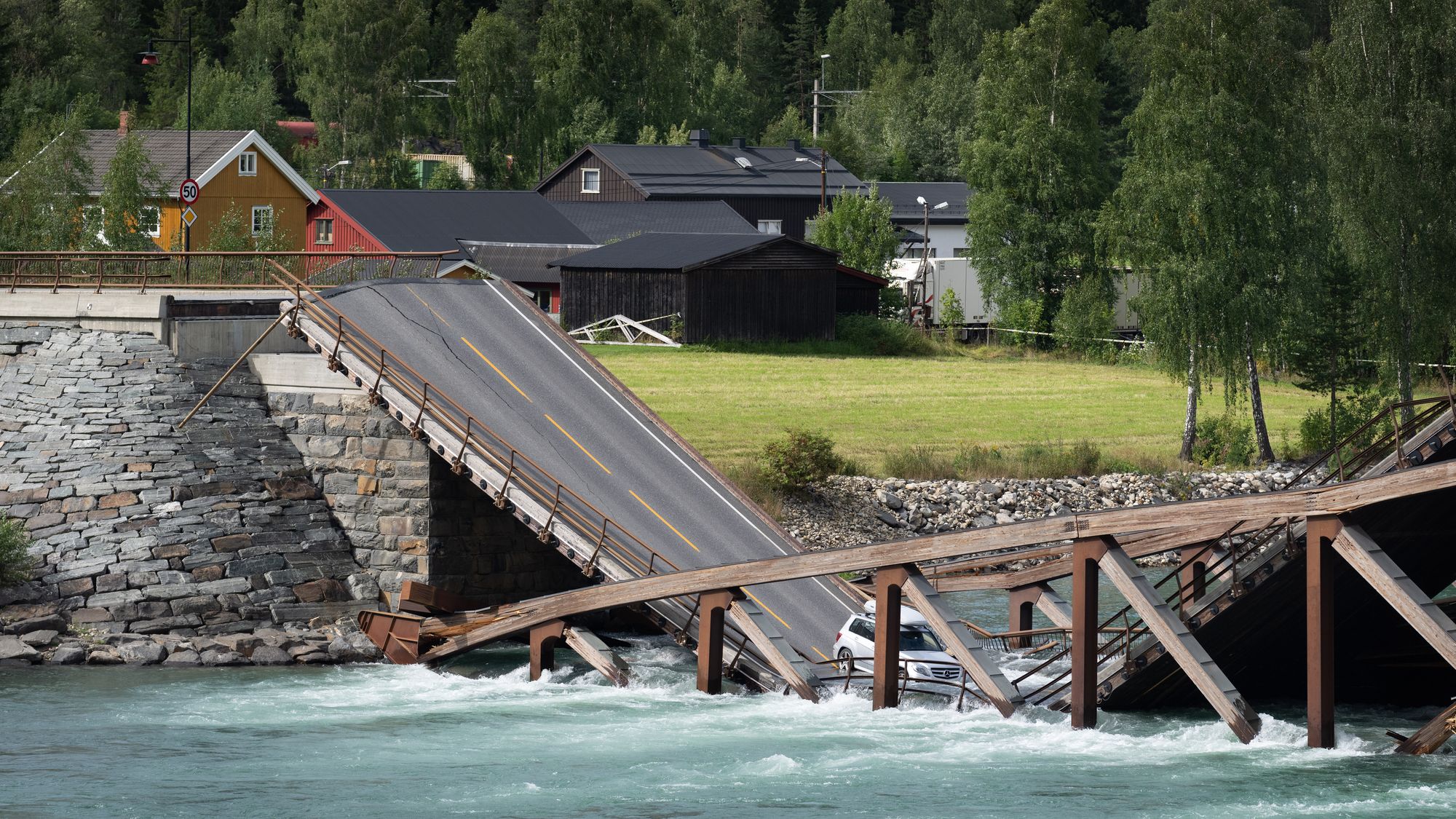 Tretten bru kollapset 15. august 2022.