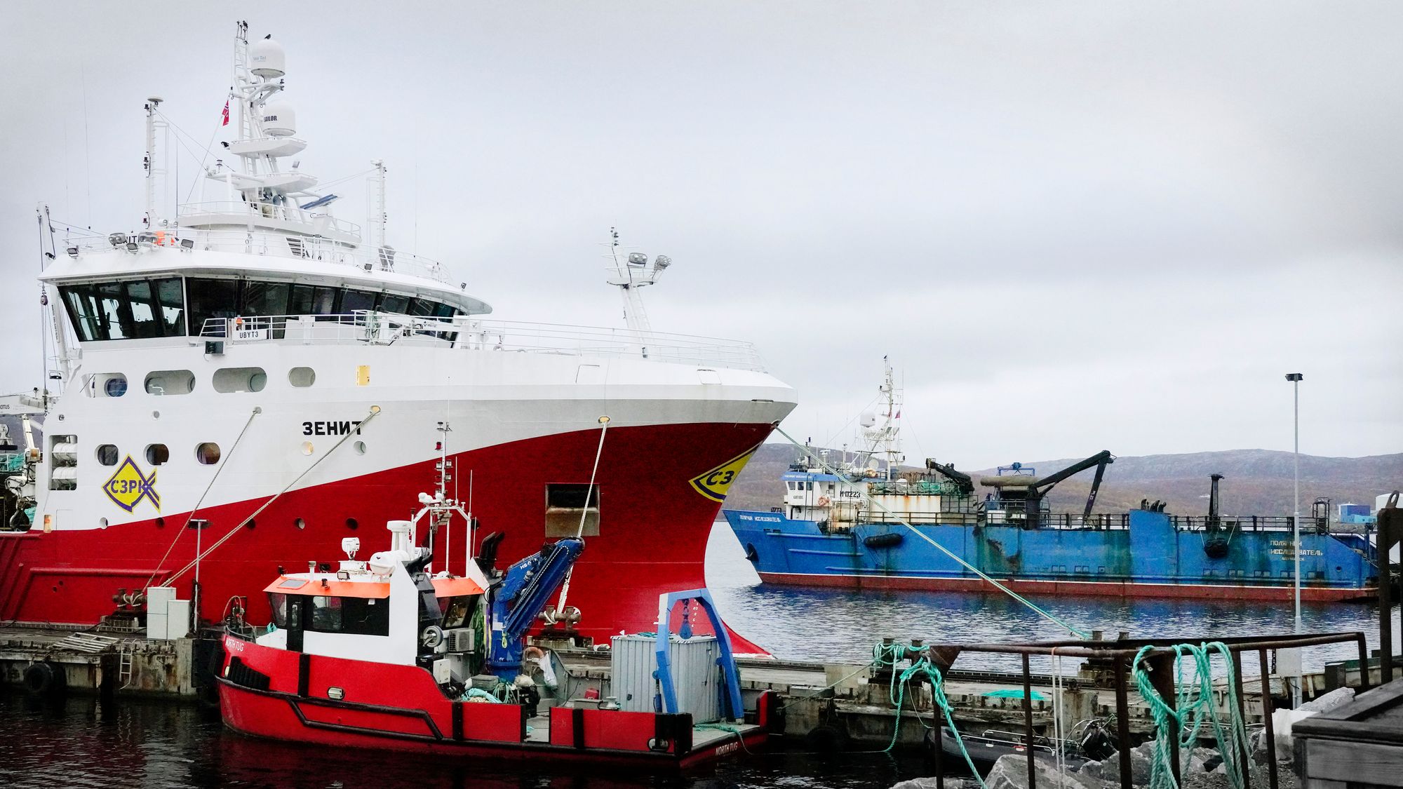 Russiske fiskebåter ved kai i Kirkenes.