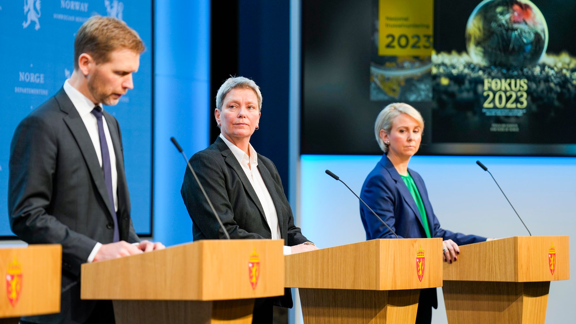 Assisterende etterretningssjef Lars Nordrum, PST-sjef Beate Gangås og NSM-sjef Sofie Nystrøm under pressekonferansen om trussel- og risikovurderinger i Norge.