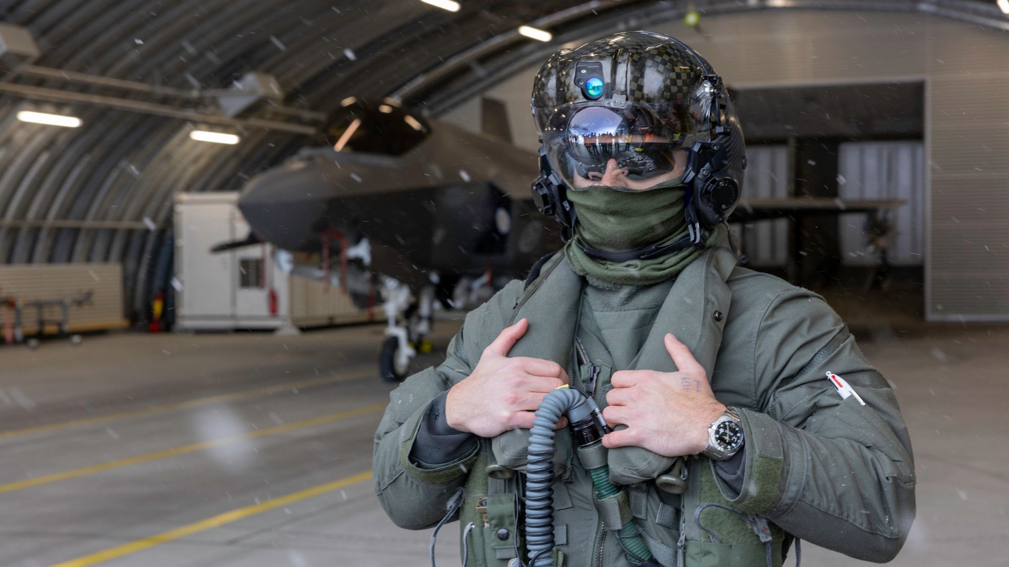 Norsk flyger på QRA-beredskap på Evenes flystasjon. Norge har i dag 37 F-35A hvorav 10 befinner seg i USA. Før sommeren vil det være 40 kampfly: 34 i Norge og 6 i USA.