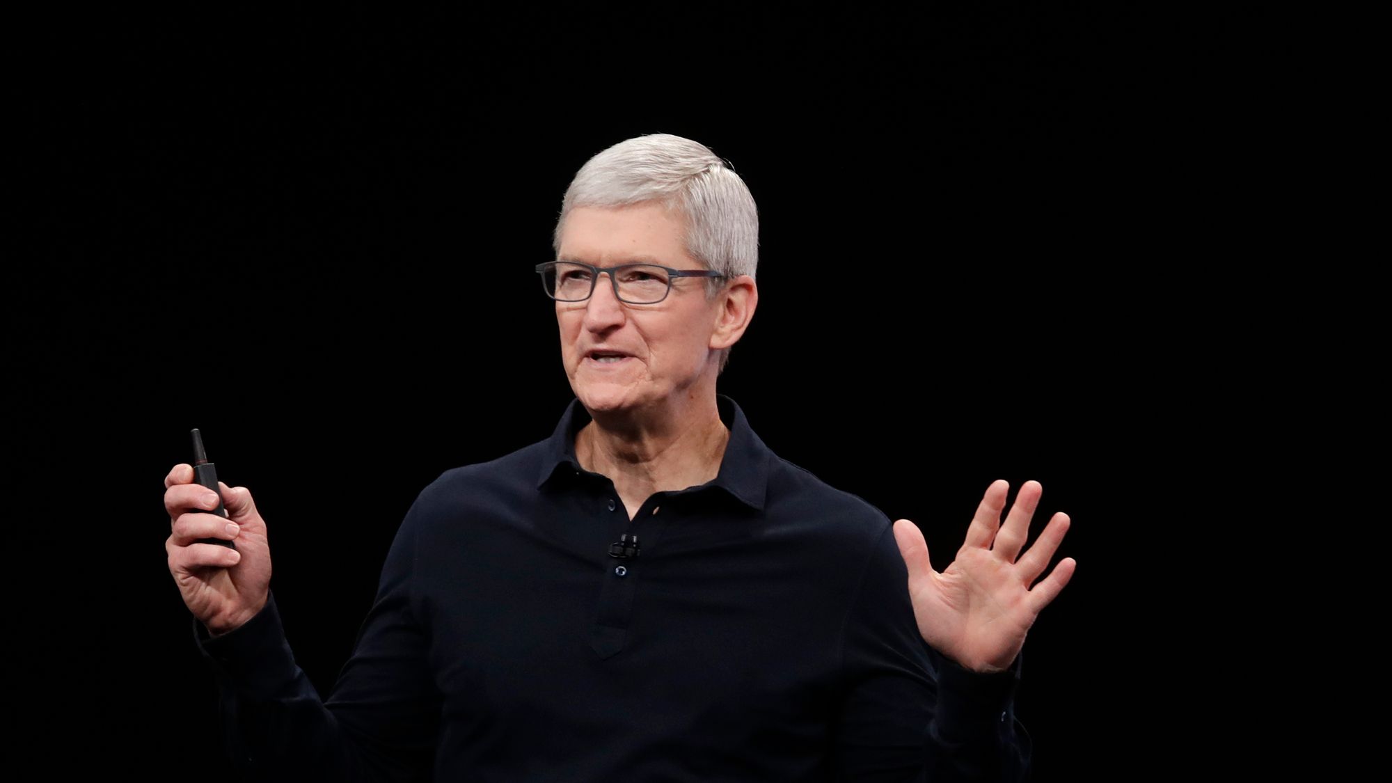 Apple-sjef Tim Cook uttrykker bekymring rundt AI. 