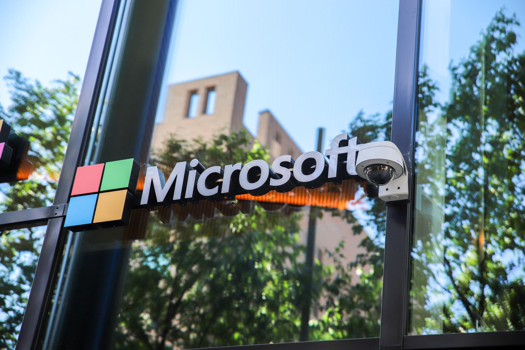 Statens egen digitaliseringsstrategi legger vekt på fleksibilitet og sikkerhet. Likevel har mange bundet seg hardt til Microsoft, skriver Digis kommentator. Bildet er fra Microsofts lokaler i Bjørvika i Oslo.