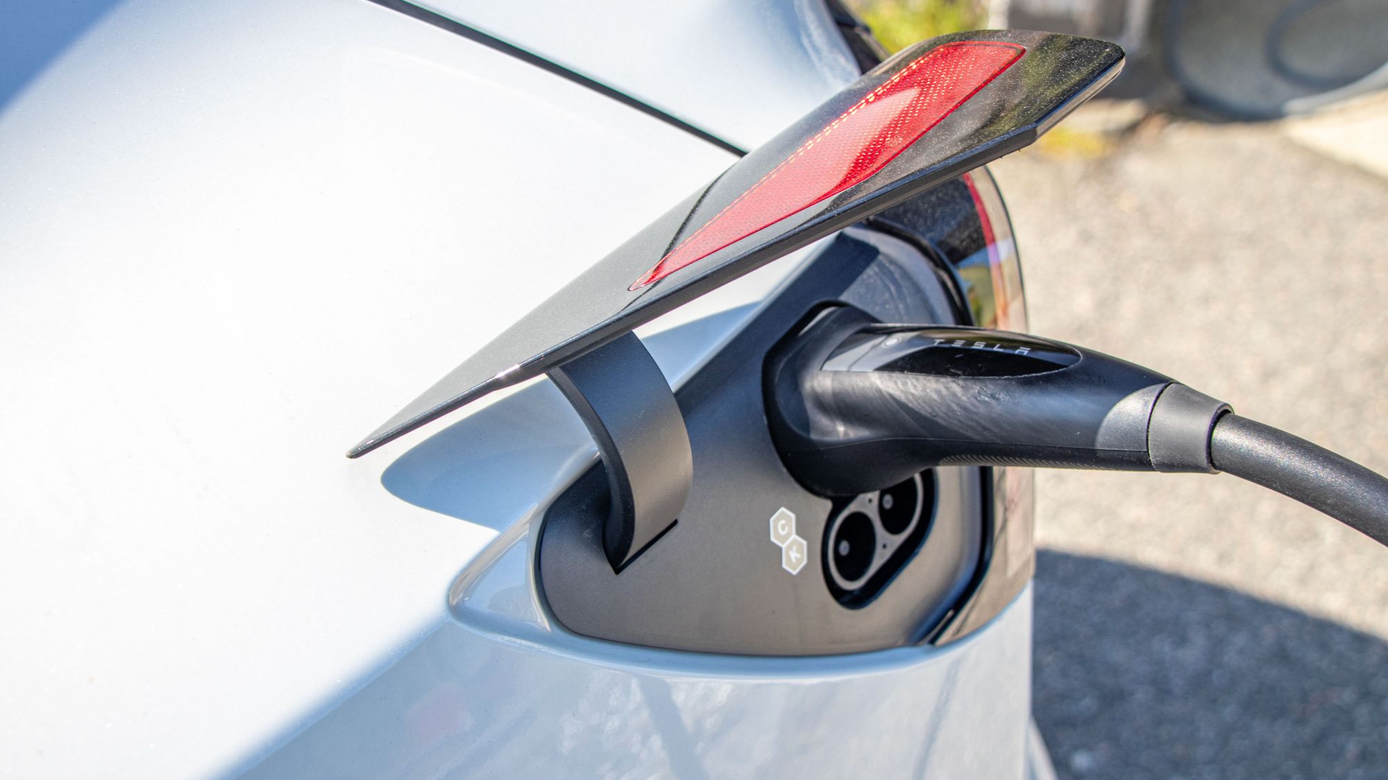 Toveislading vil gjøre det mulig for elbiler å levere strøm tilbake til huset ditt. Det er en historie som har blitt fortalt i mange år. Nå ligger det an til at det faktisk vil skje.