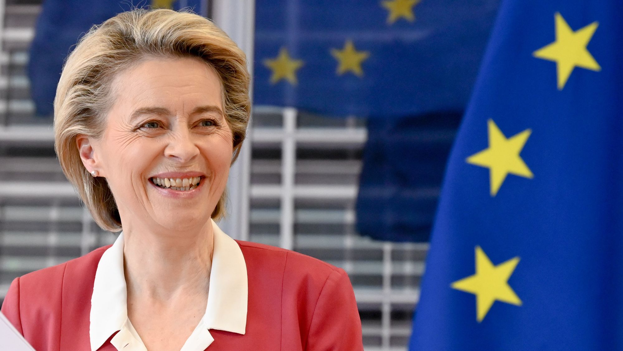 Kommisjonens president Ursula von der Leyen har grunn til å smile etter at parlamentet sa ja til loven og å restaurere natur. 