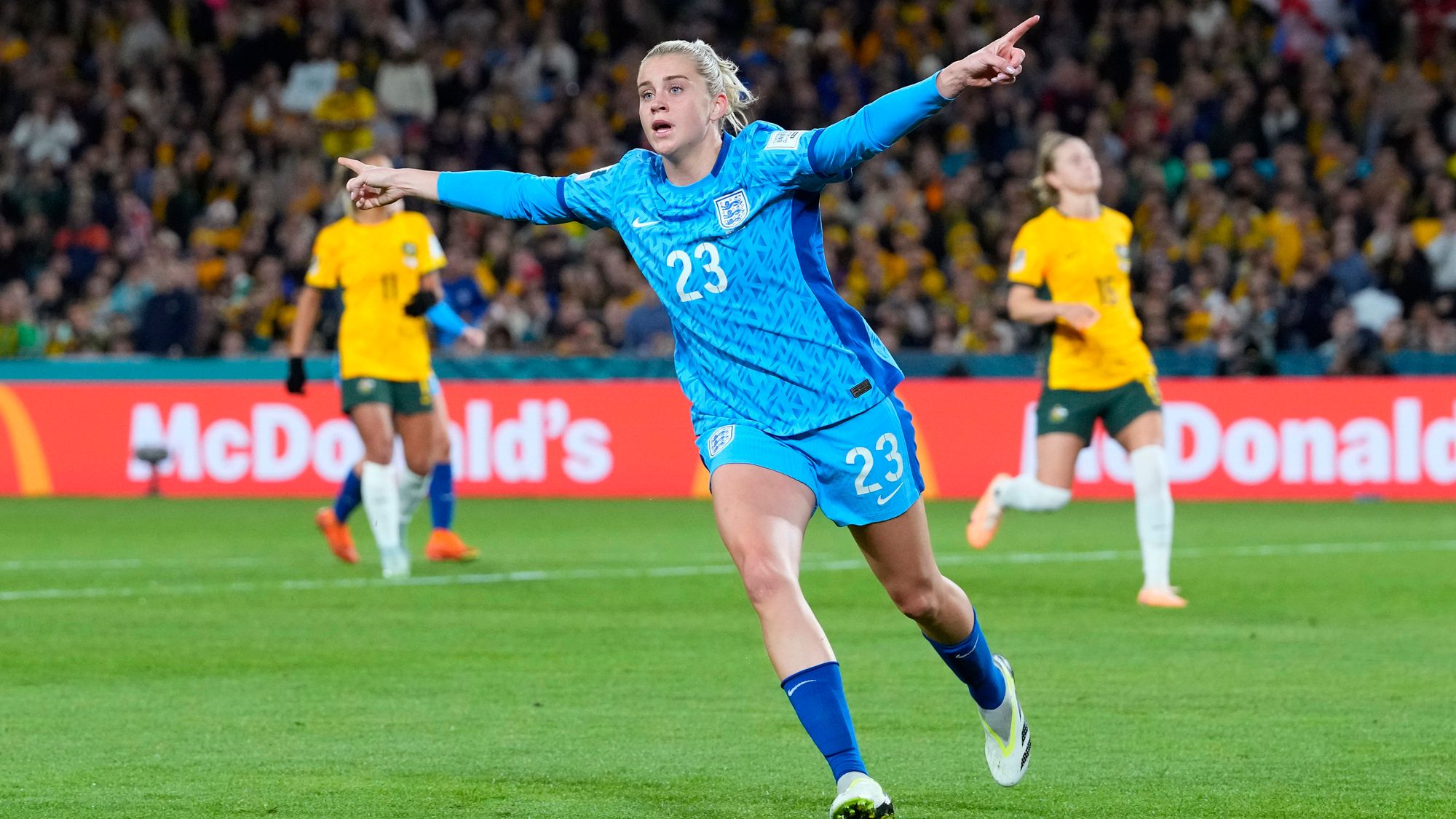 Englands Alessia Russo feirer etter scoring i semifinaen mot Australia i fotball-VM.