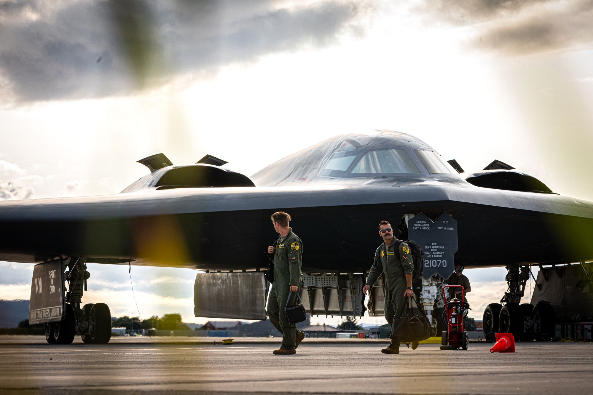 Northrop B-2 Spirit er blant de store bombeflyene som vil ha nytte av ny rullebane på Ørland flystasjon. Her er et slikt fly avbildet på nettopp Ørland flystasjon ved en tidligere anledning.