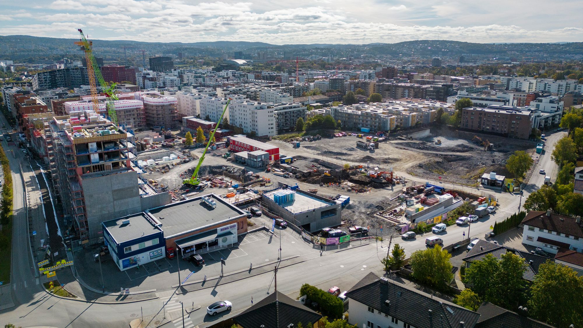 Tirsdag la Boligprodusentenes Forening frem tall for salg og igangsetting av nye boliger for tredje kvartal og september 2023. 