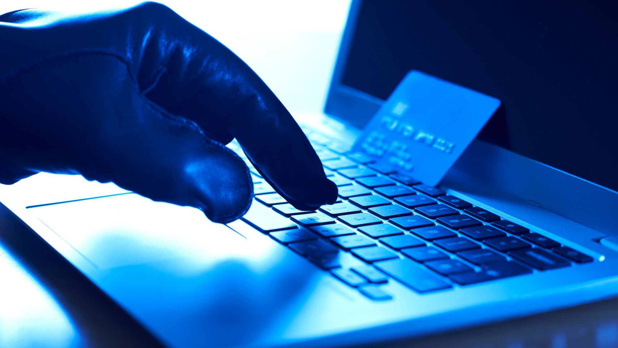 Digital svindel er et kjempeproblem, men gigantene akter å bekjempe det.