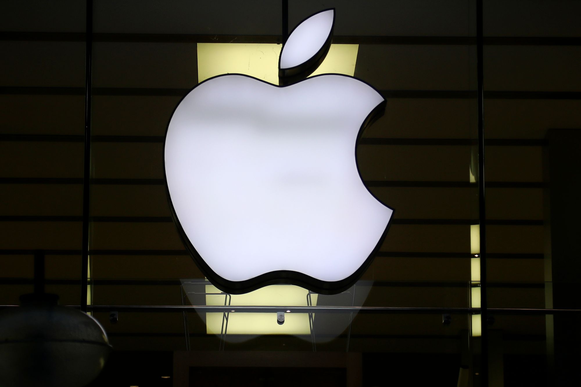 Apple økte inntektene mer enn forventet i andre kvartal.