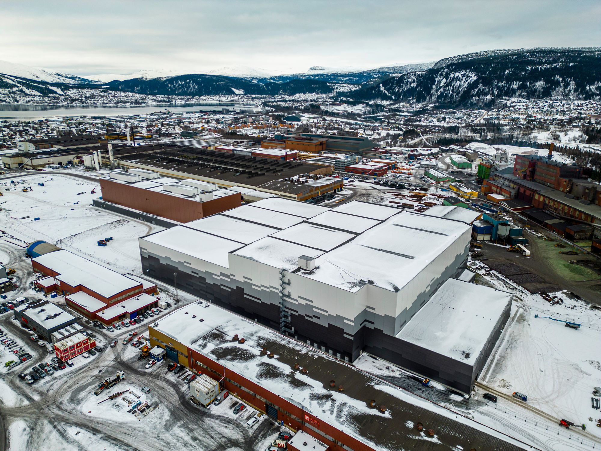 SpaltistHilde Rønningsen:Kommunikasjonsdirektør i T1 Energy (tidl. Freyr) og styremedlem i gruveselskapet The Coring Company. Interessert i energi, klima, IT, teknologi, avfall og mye mer.