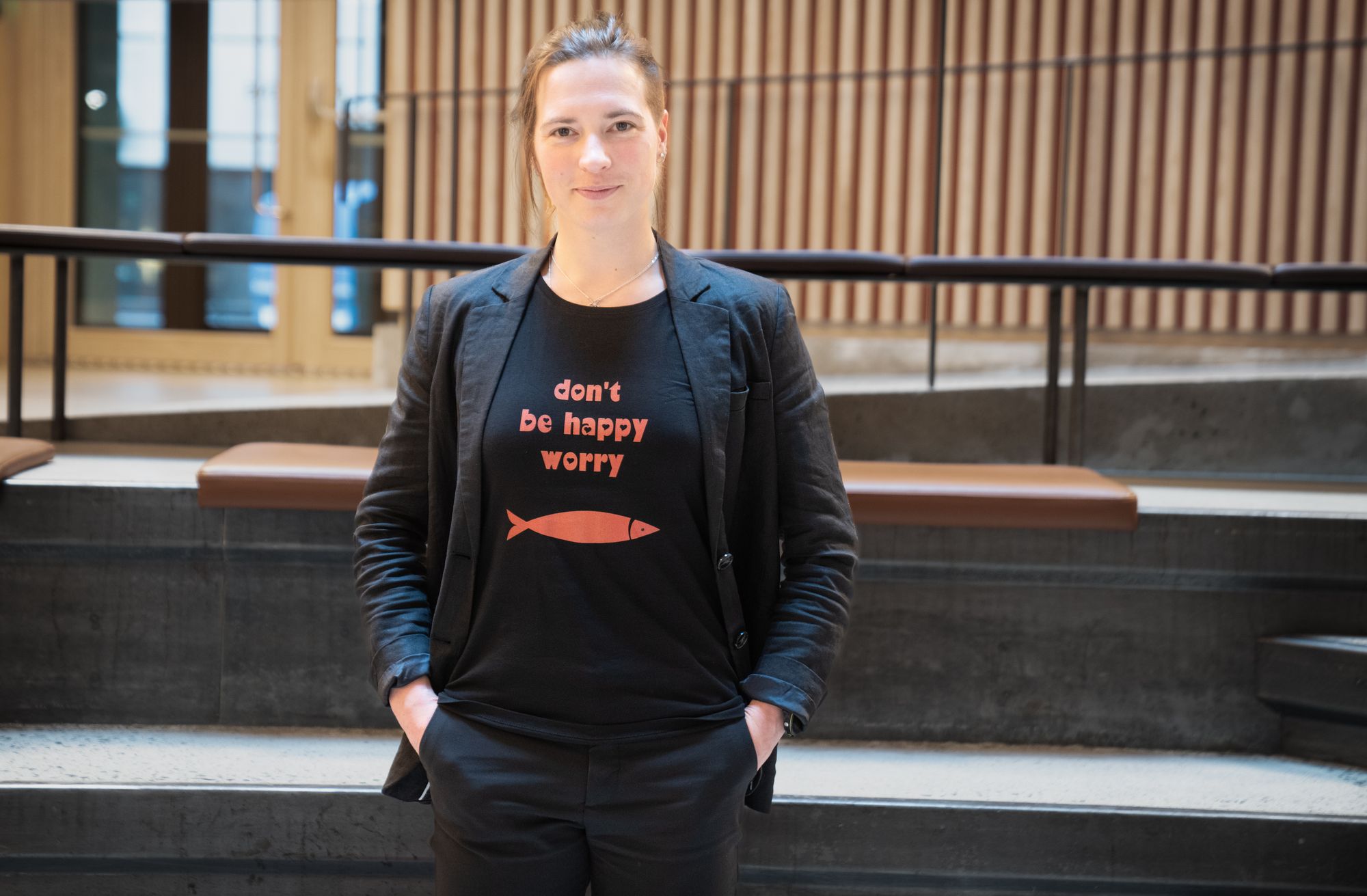 Tine Austvoll Jensen (t.v.) antyder at Googles nye modell har evne til å tenke. Ekspertene Inga Strümke (PhD. i partikkelfysikk og KI-forsker) og Robert Engels (PhD. i maskinlæring) ser på utspillet som markedsføring.