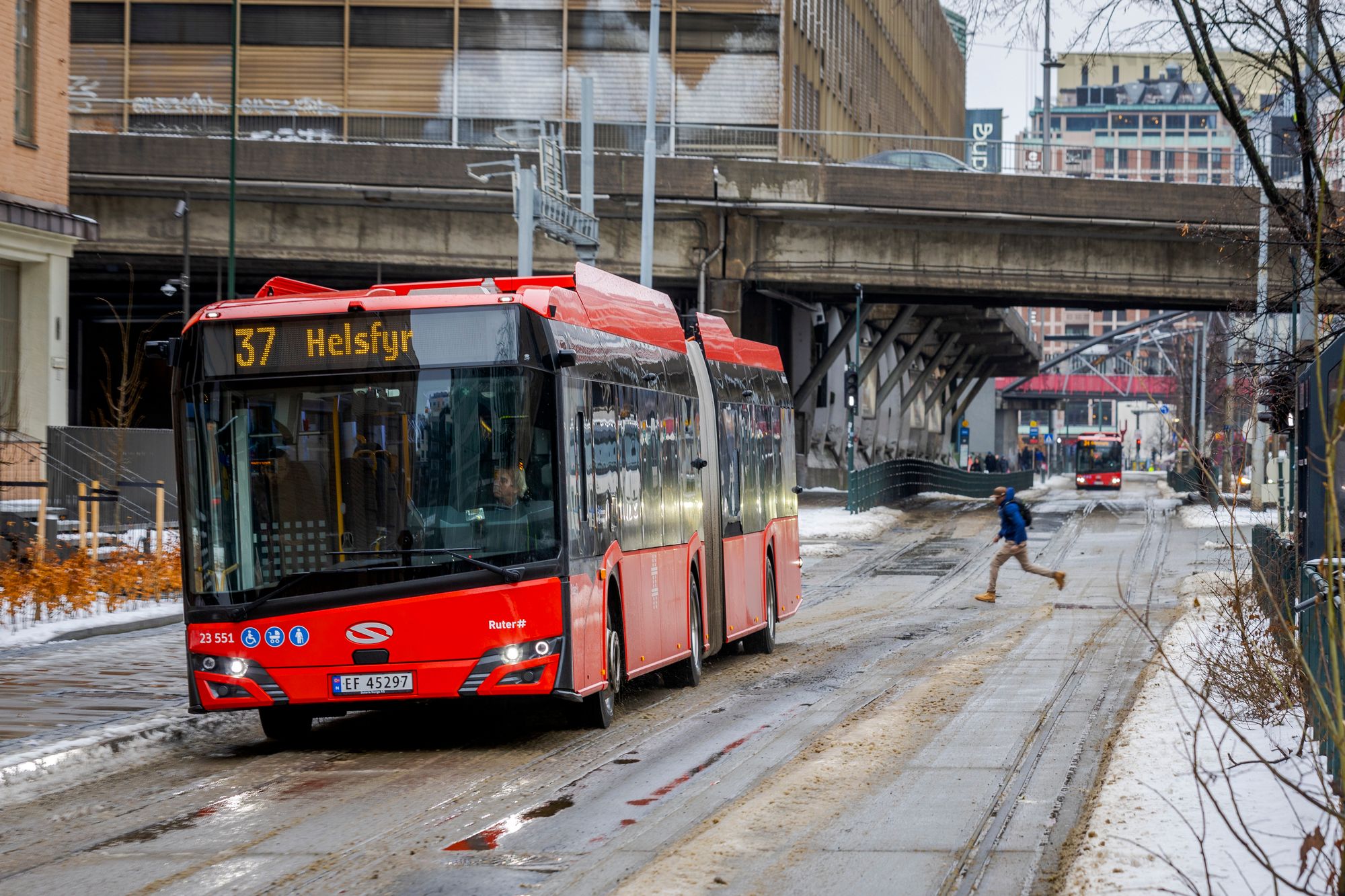 183 elektriske Solaris-busser ble satt i trafikk i Oslo sentrum etter at Unibuss droppet den planlagte leveransen av CRRC-busser gjennom Yes-EU.