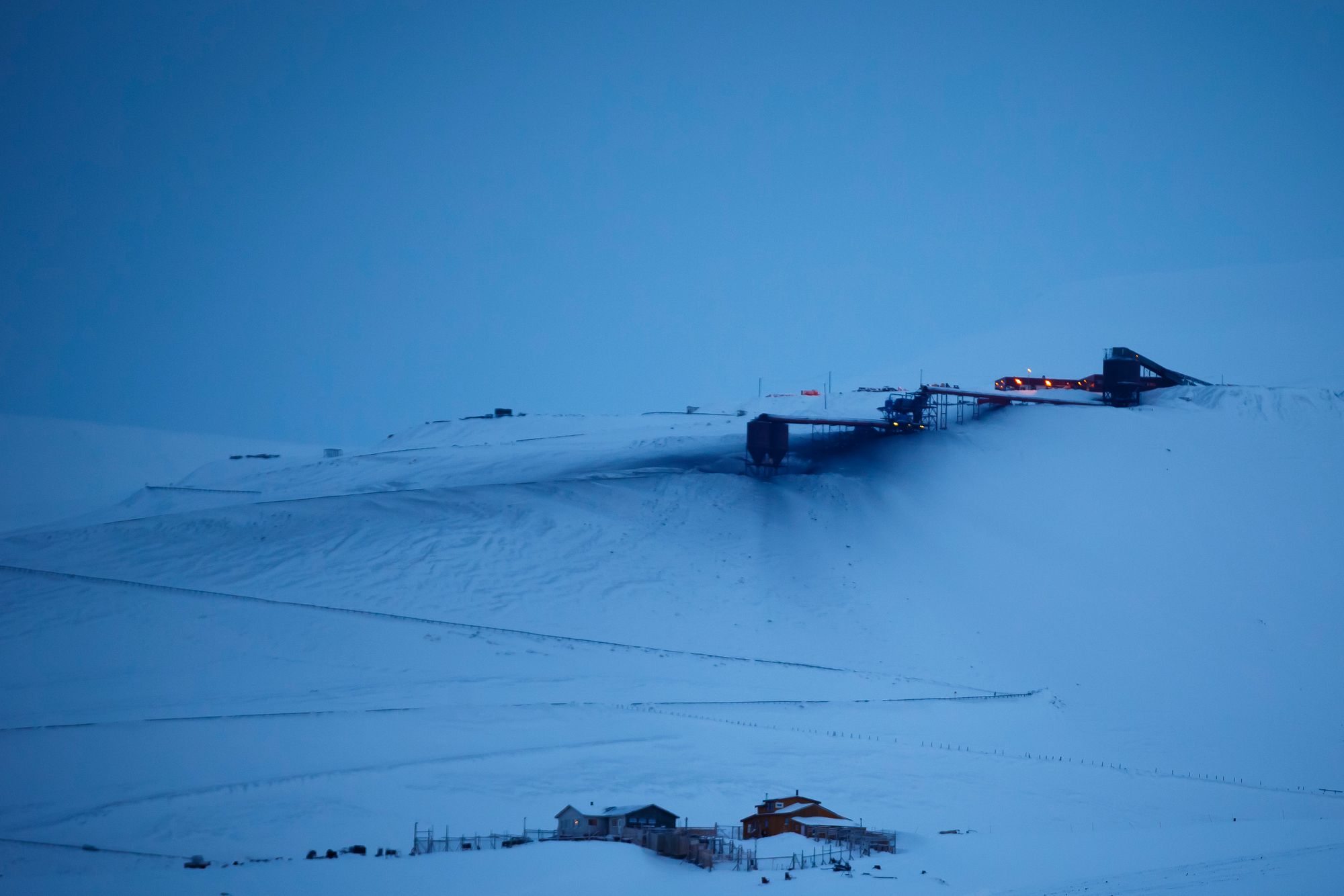 Gruve 7 ligger i Adventdalen utenfor Longyearbyen. Neste sommer tas det siste kullet ut, og da er det slutt. 