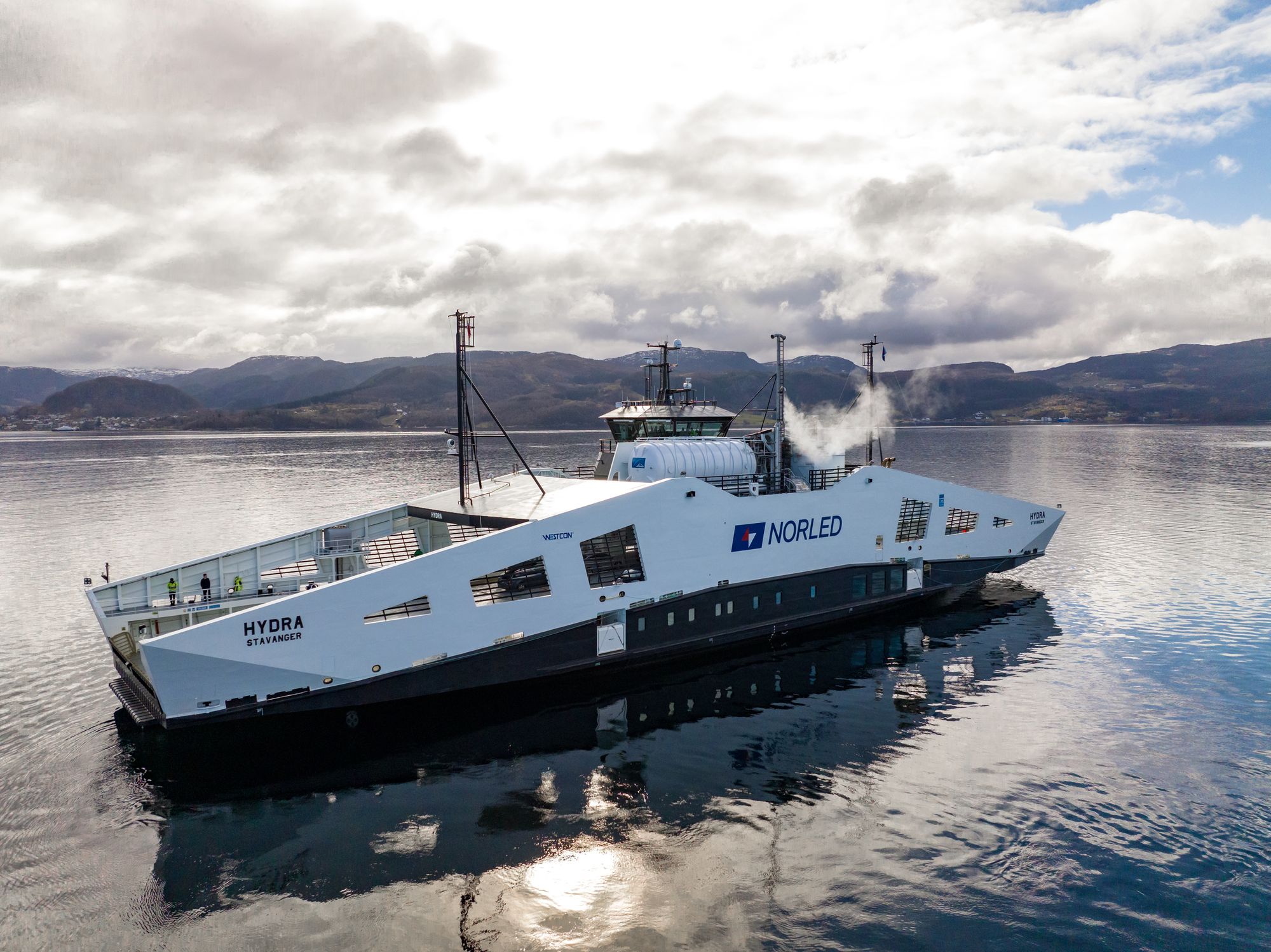 «Hydra» er verdens første ferge på flytende hydrogen. Den går mellom Hjelmeland og Nesvik i Rogaland, som en del av riksvei 13.