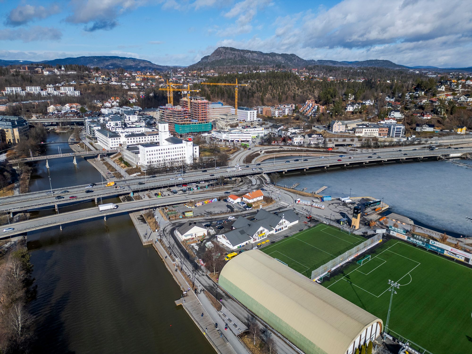 – Vi står overfor en utfordring med å nå klima- og miljømålene. Da kan vi ikke bare gjenta historien, sier Bjørne Grimsrud, direktør i Transportøkonomisk Institutt.