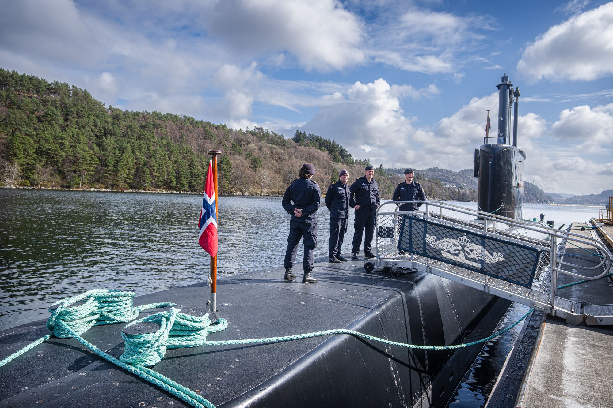 Her er ubåten KNM Utvær i Ula-klassen til kai ved Haakonsvern.