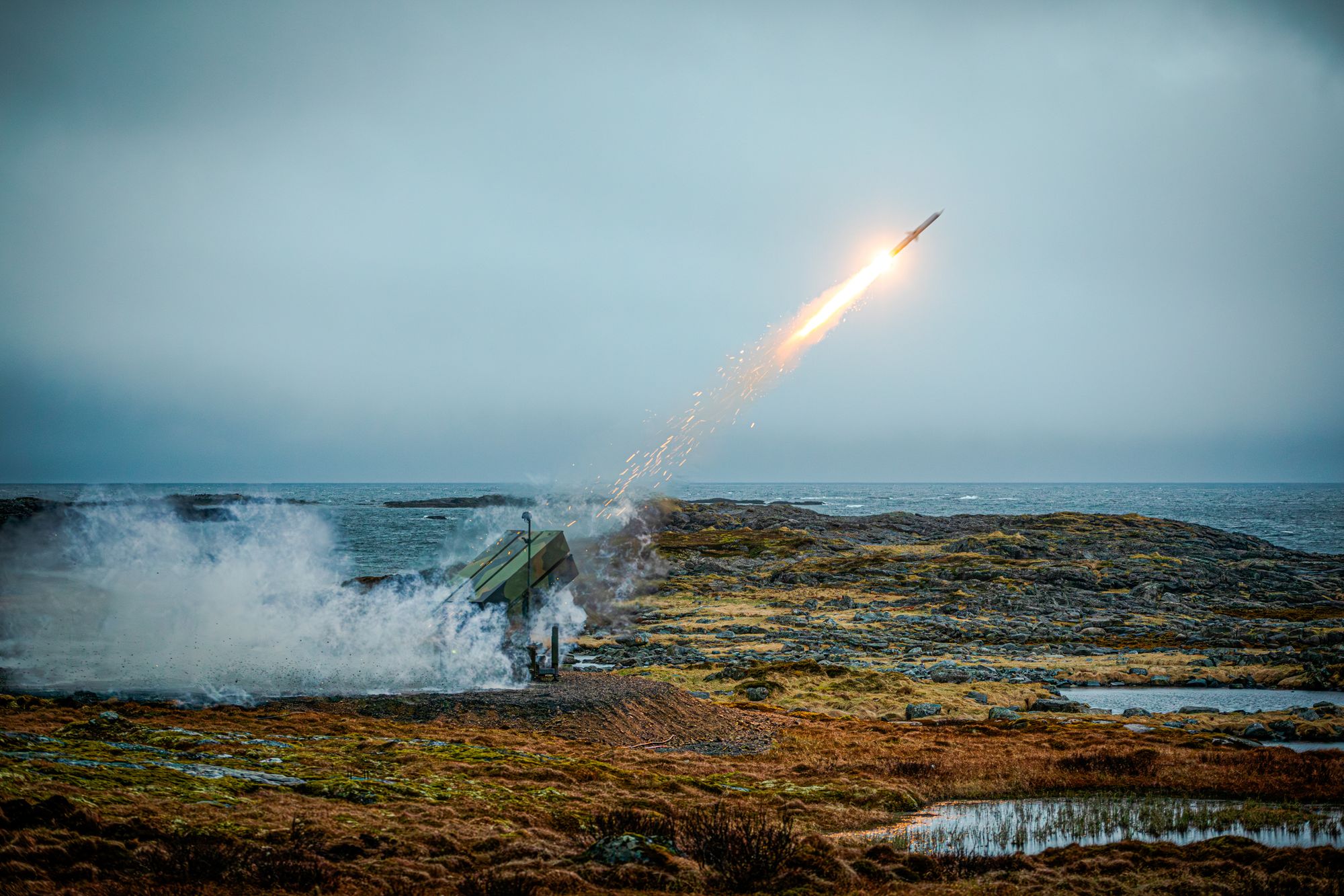 Mye av Forsvarets kommunikasjon, blant annet for målangivelse, går via radiosystemet Link 16. nå har Forsvarets forskningsinstitutt testet ut satellittkommunikasjon for første gang. 