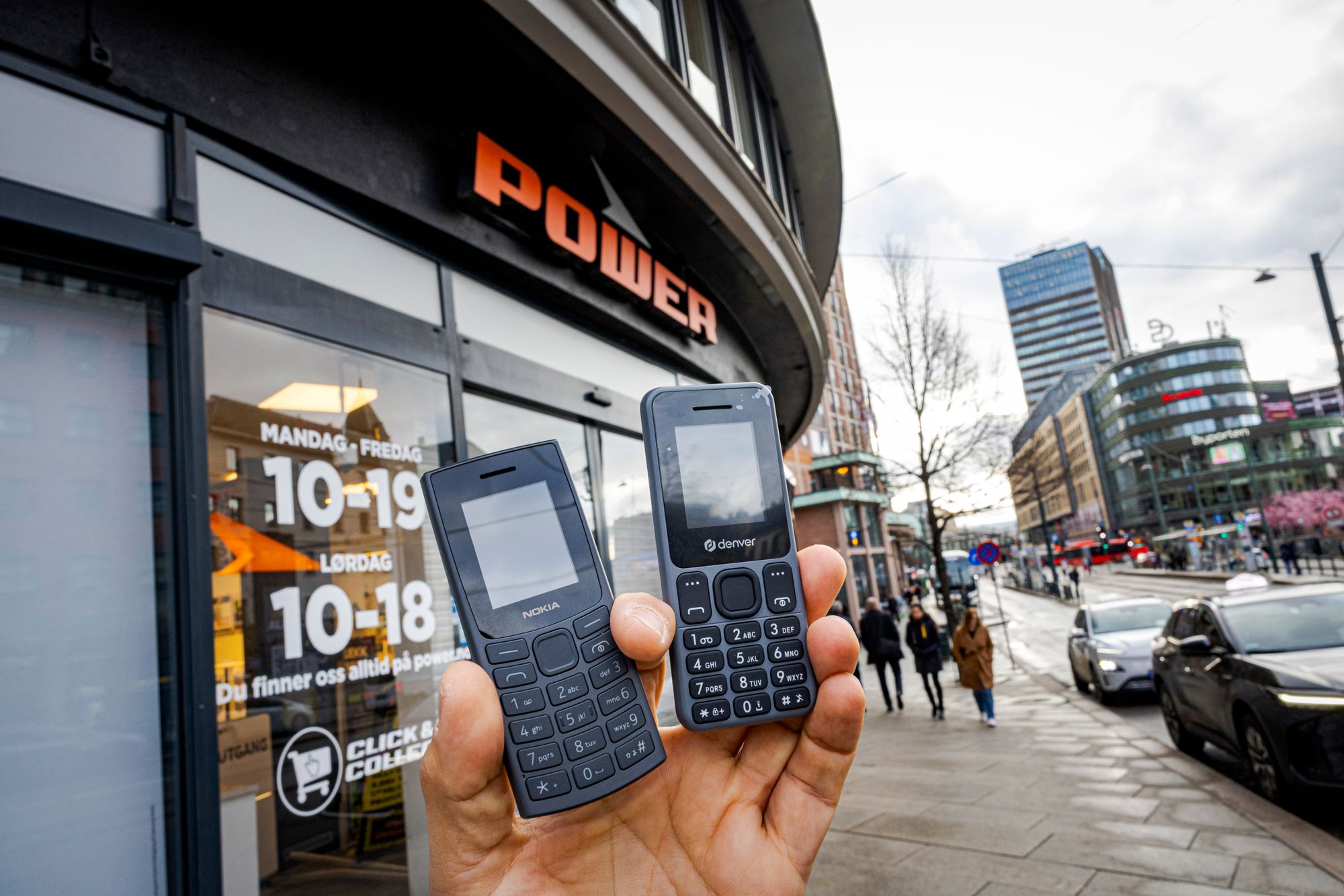 2G-telefoner til salgs hos Power. Bildet er fra 2024.