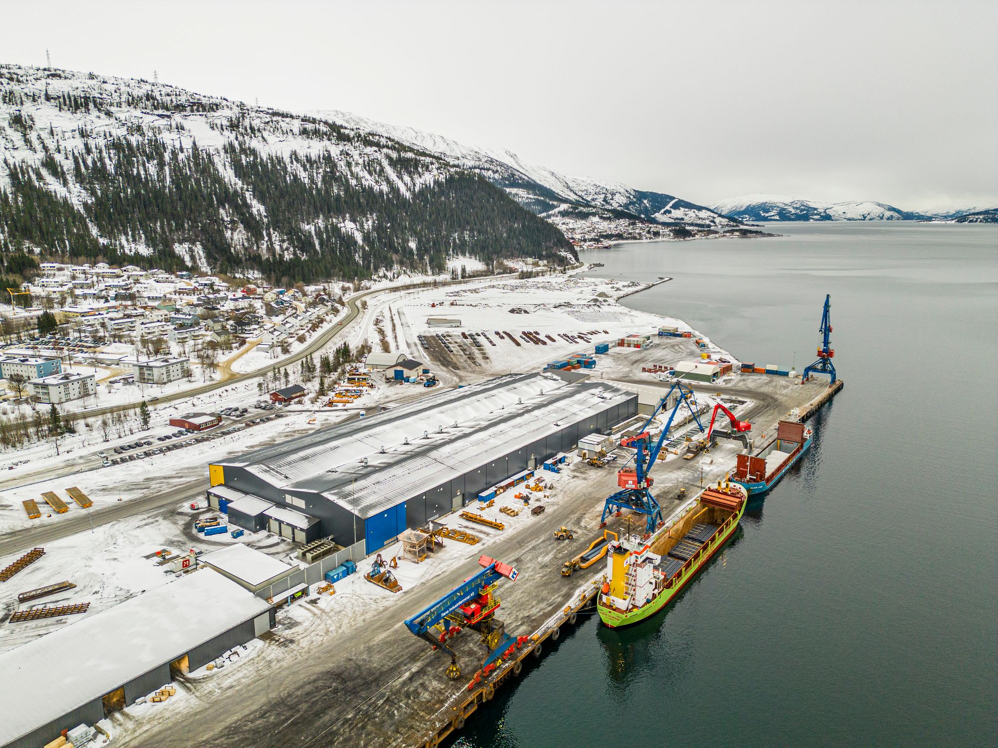 Nede på kaien i Mo i Rana ligger pilotfabrikken til Freyr. Her utvikles Freyr-produktet. Bygget ligger ikke langt unna Giga Arctic.