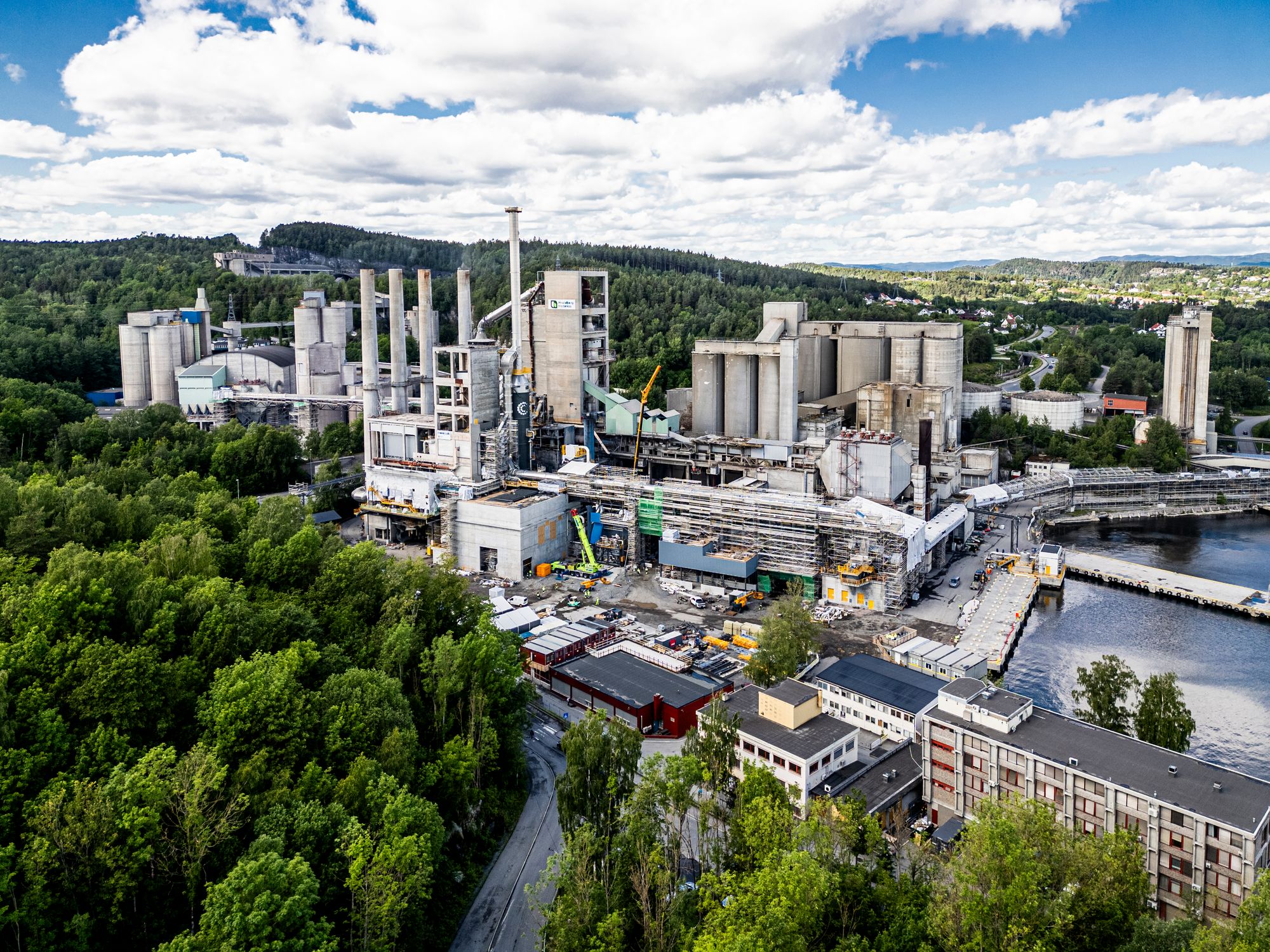 ØYGARDEN 20240924
Northern Lights - drone bilder som viser lagring av Co2 i havbunnen. Co2 kommer med skip, mellomlagres i 12 store tanker før det føres i rør til reservoar i havbunnen.
Foto: Arash A. Nejad