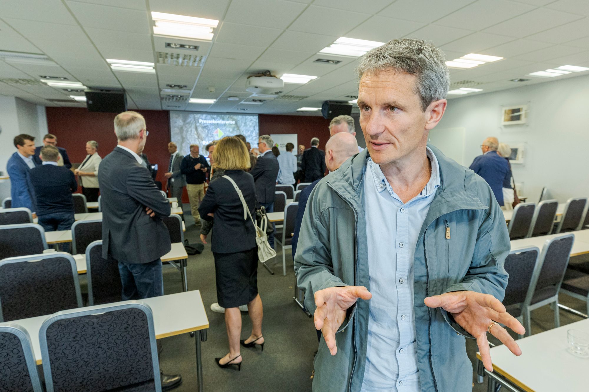 Truls Gulowsen i Naturvernforbundet raser mot energiministerens manglende styring av oljebransjen, når det ikke ligger an til at bransjen når klimamålene satt av Stortinget. 