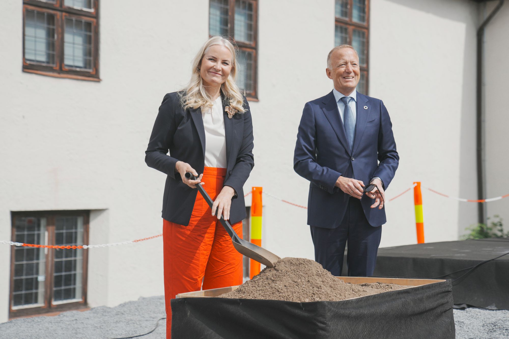  Kronprinsesse Mette-Marit og Statsbygg-sjef Harald Nicolaisen legger ned grunnsteinen til det nye Vikingtidsmuseet på Bygdøy.