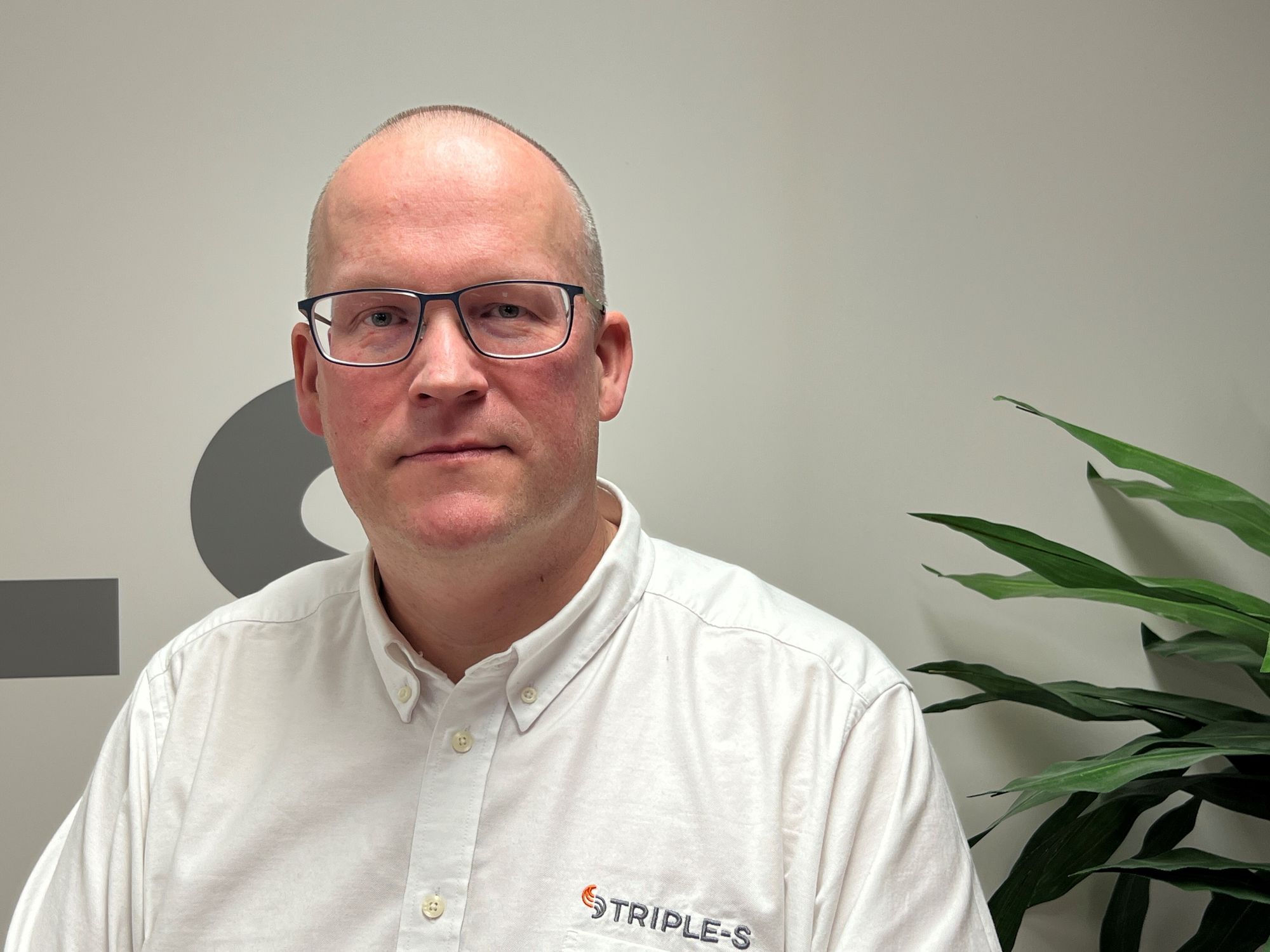 Gang på gang møter vi de samme barrierene: begrenset tilgang til informasjon, manglende transparens og leverandører som ikke ønsker å samarbeide om sikkerhetsarbeidet, skriver Tom-Roger Stensberg, som er senior cybersikkerhetskonsulent i Triple-S. 