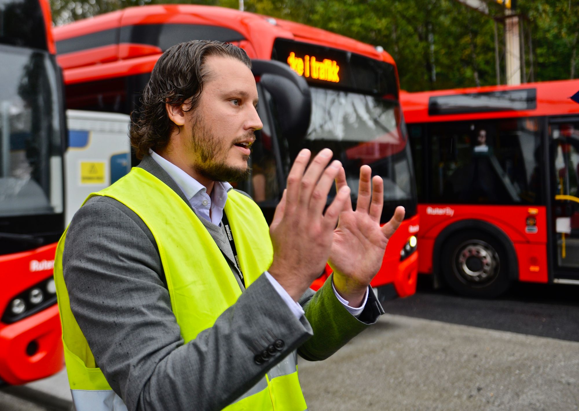 183 elektriske leddbusser skal få ettermontert dieselvarmere for bedre rekkevidde vinterstud. Men monteringen blir ikke ferdig før til våren. Bildet er fra i februar i år. Foto: Arash A. Nejad