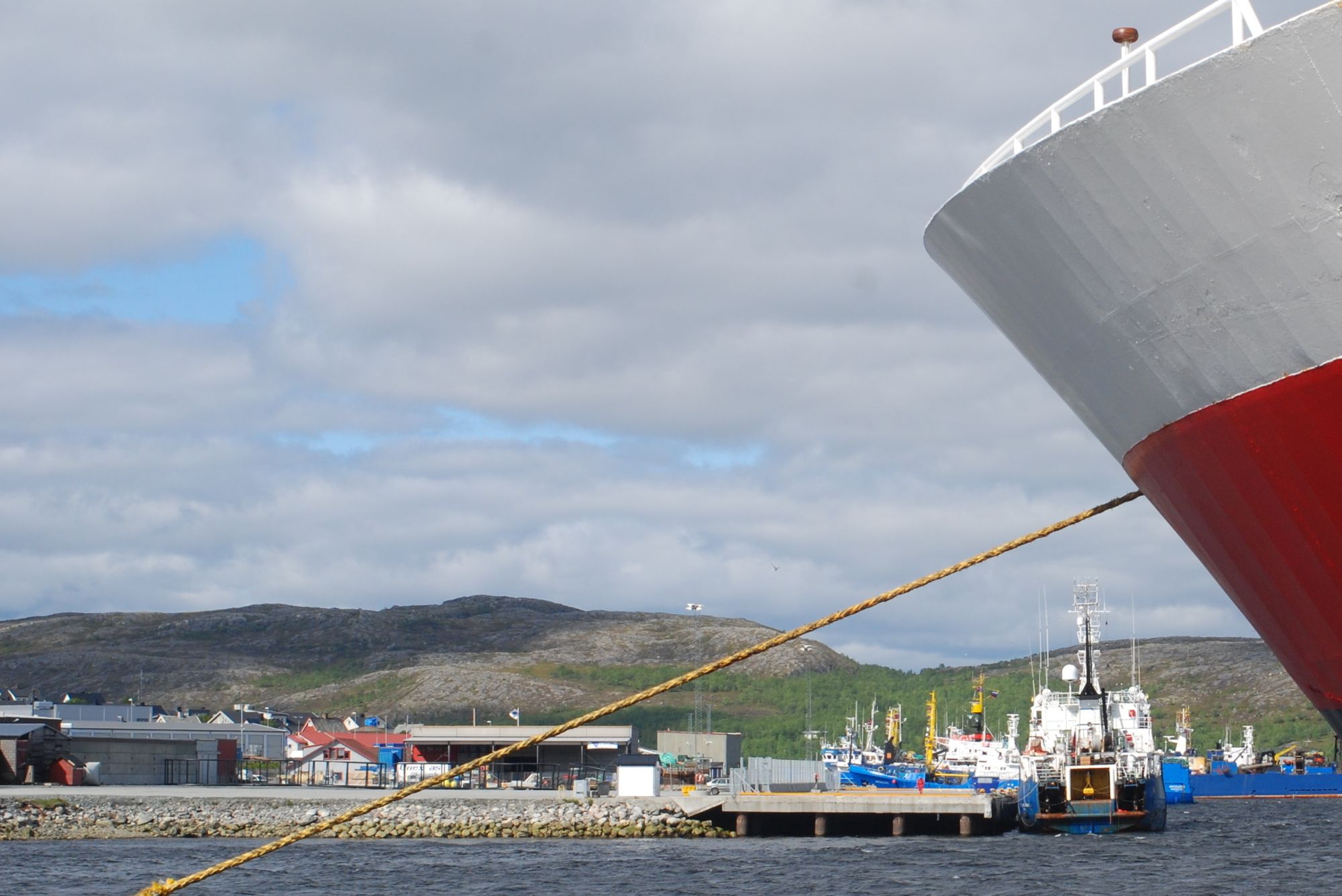 Flere kinesiske selskaper har vist interesse for Kirkenes havn, bekrefter Nærings- og fiskeridepartementet.