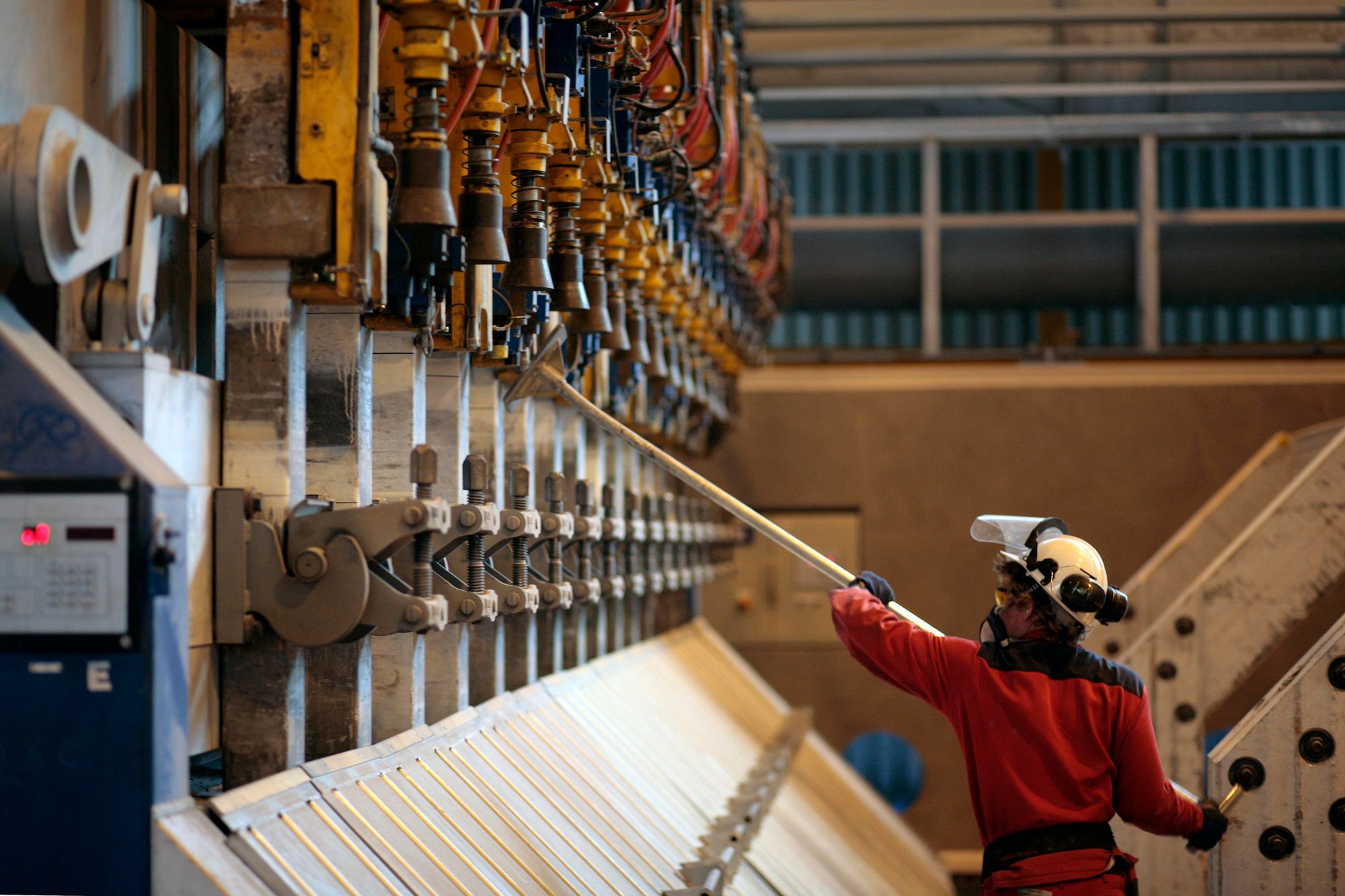 Norsk Hydro frykter europeiske tilstander på kraftprisen, som har vært en kraftig nedgang i alumuniumsproduksjonen i EU de siste årene. Hydro har fem metallverk i Norge, her fra verket i Sunndal.