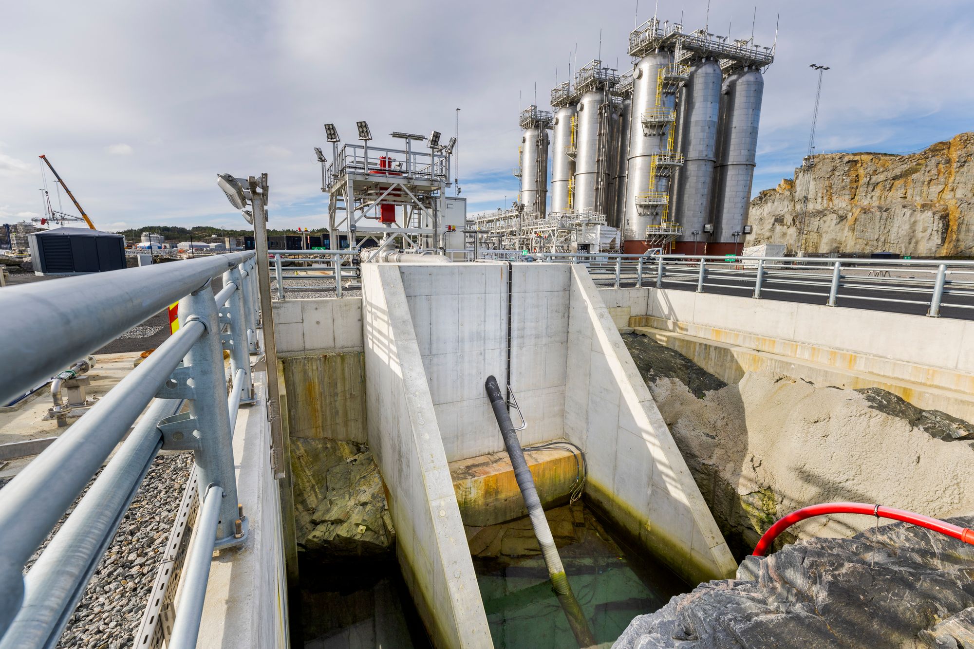 ØYGARDEN 20240924Northern Lights - drone bilder som viser lagring av Co2 i havbunnen. Co2 kommer med skip, mellomlagres i 12 store tanker før det føres i rør til reservoar i havbunnen.Foto: Arash A. Nejad