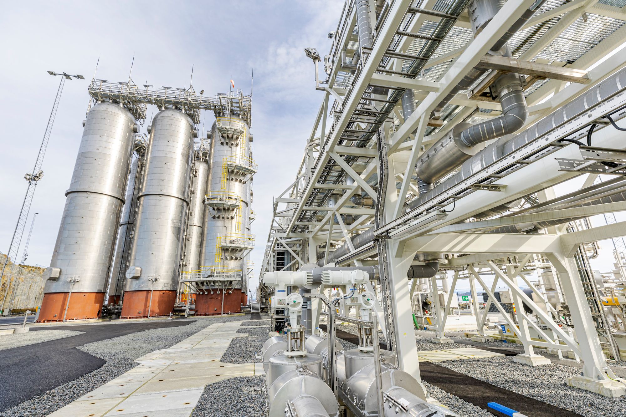 I Øygarden står det første mellomlageret for CO2 klart til oppstart. Det har allerede startet testing på land med mottak av CO2 fra Brevik. Nå er det tildelt en ny lisens for CO2-lagring på sokkelen, den 13. i alt.
