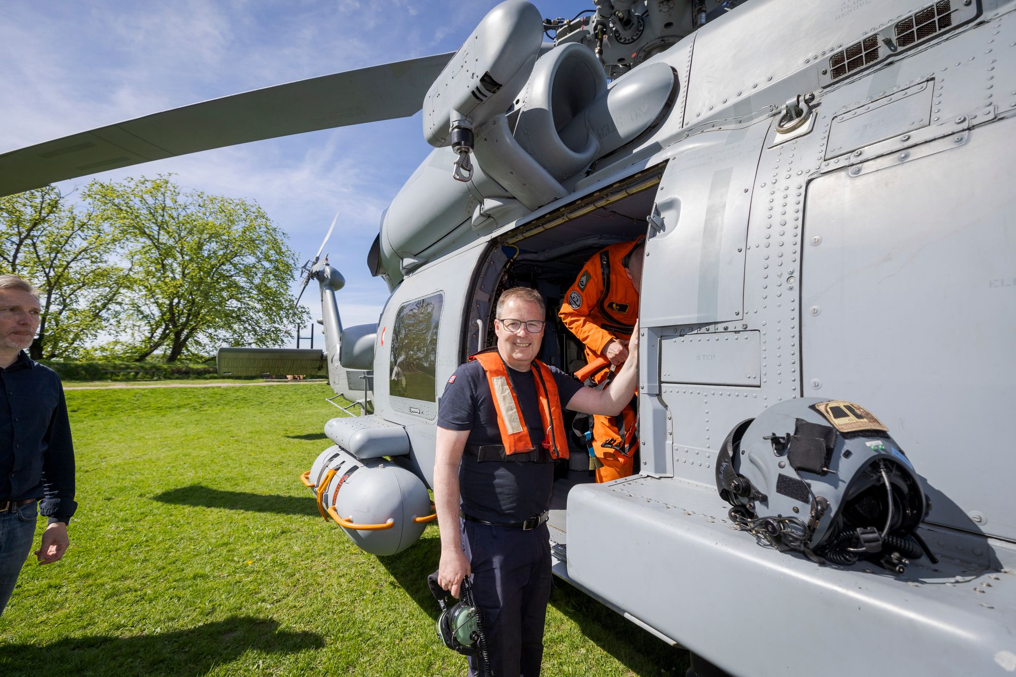 Forvarsminister Bjørn Arild Gram (Sp) fikk i vår omvisning og en tur med en dansk Sikorsky MH-60R Seahawk fra Akershus festning. Norge får tilsvarende helikoptre til kystvakten.