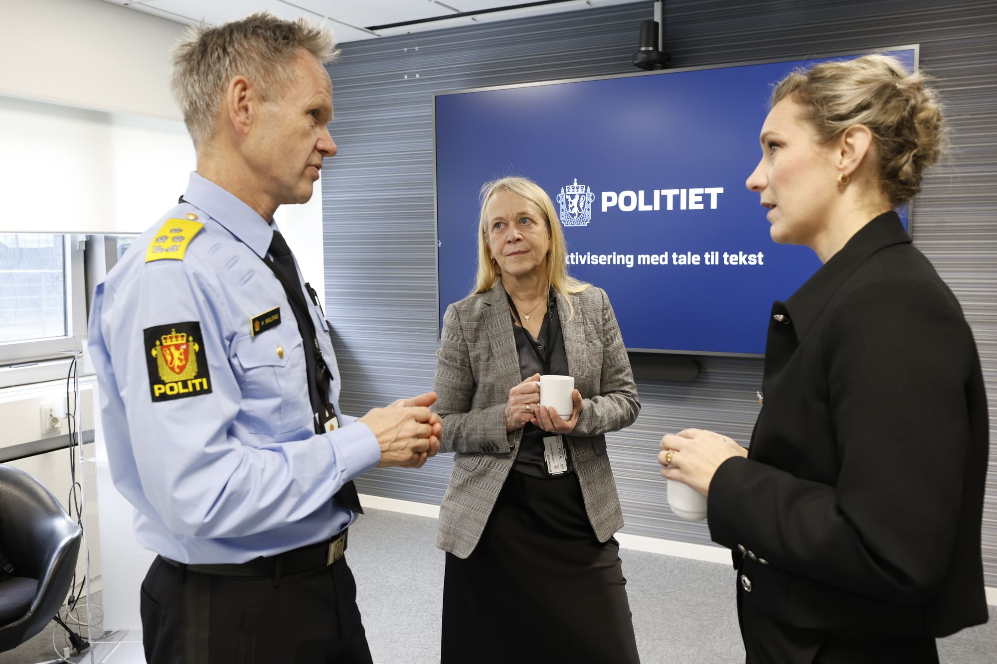 Politidirektoratets Håkon Skulstad, leder i PIT Catherine Janson og digitaliseringsminister Karianne Tung møttes for å snakke om KI i politiet. Samtidig legger politiet frem en ny konseptvalgutredning.