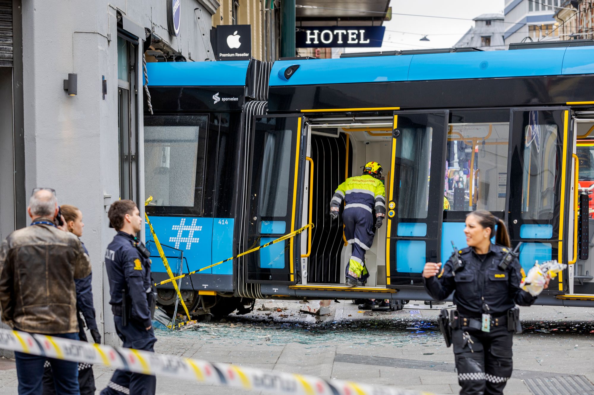 Tirsdag 29. oktober sporet en trikk av og kjørte rett inn i Eplehuset i Storgata 17 i Oslo. 