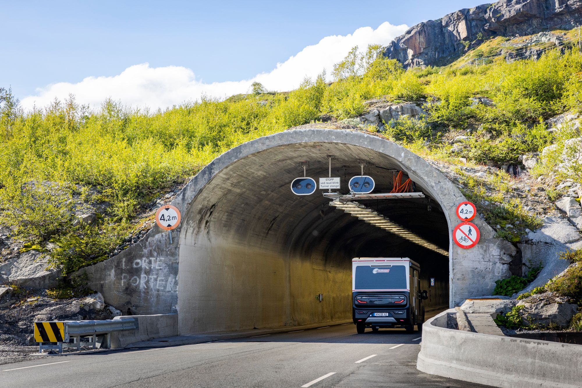 Vågslidtunnelen er 1643 meter lang. Dette er den østre tunnelportalen.