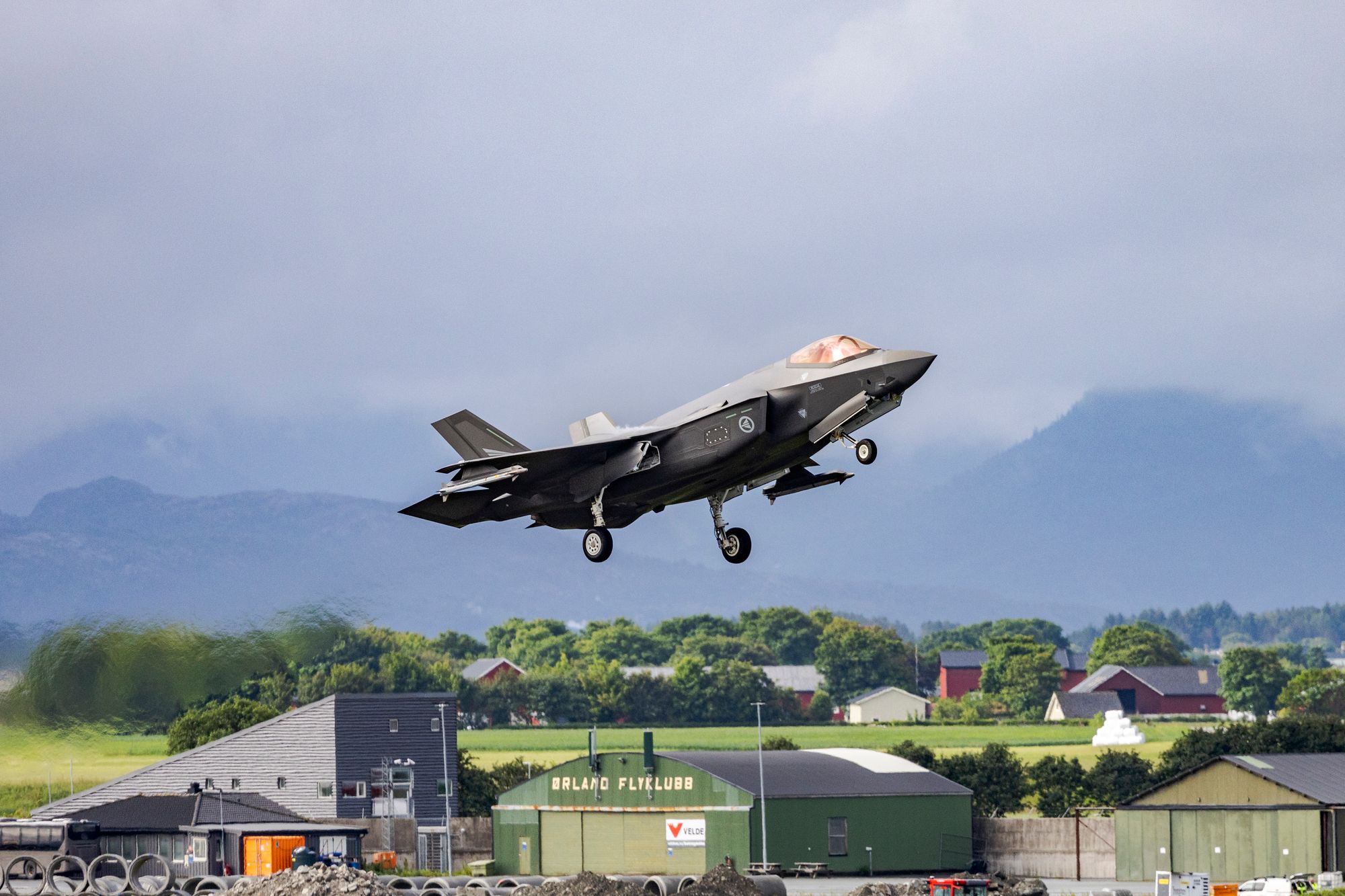 Lockheed Martin er en stor aktør innen forsvar og luftrom, blant annet står de bak kampflyen F-35. Nå har de inngått avtaler om utvikling av teknologi med fem norske teknologibedrifter.