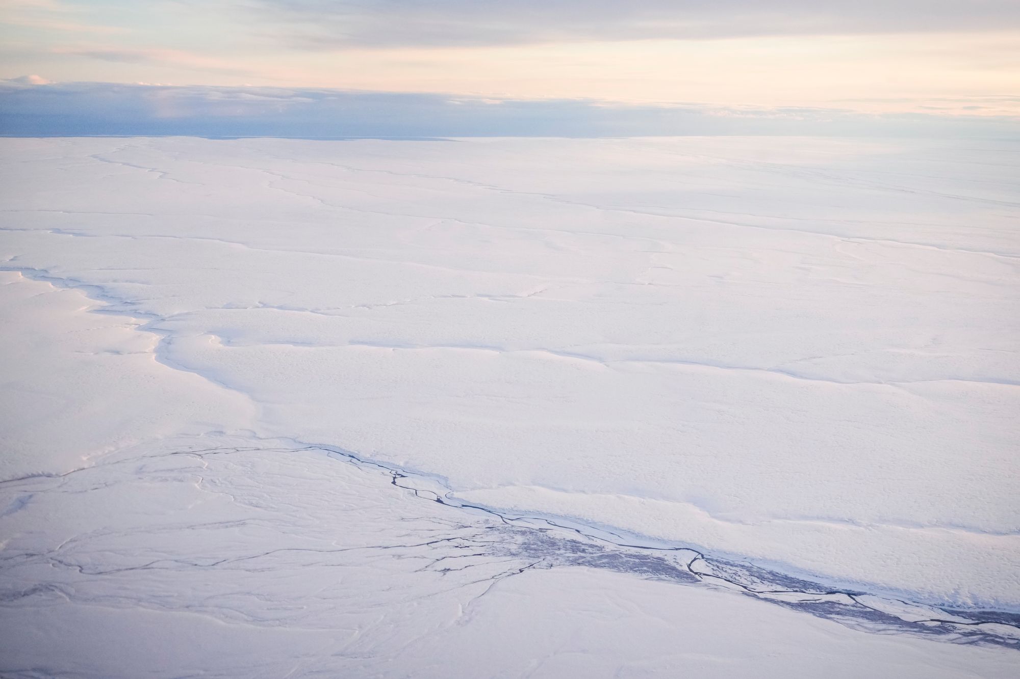 Arktis smelter og slipper ut mer karbon fra isen enn før. Her fra Kaktovik i Alaska i oktober.