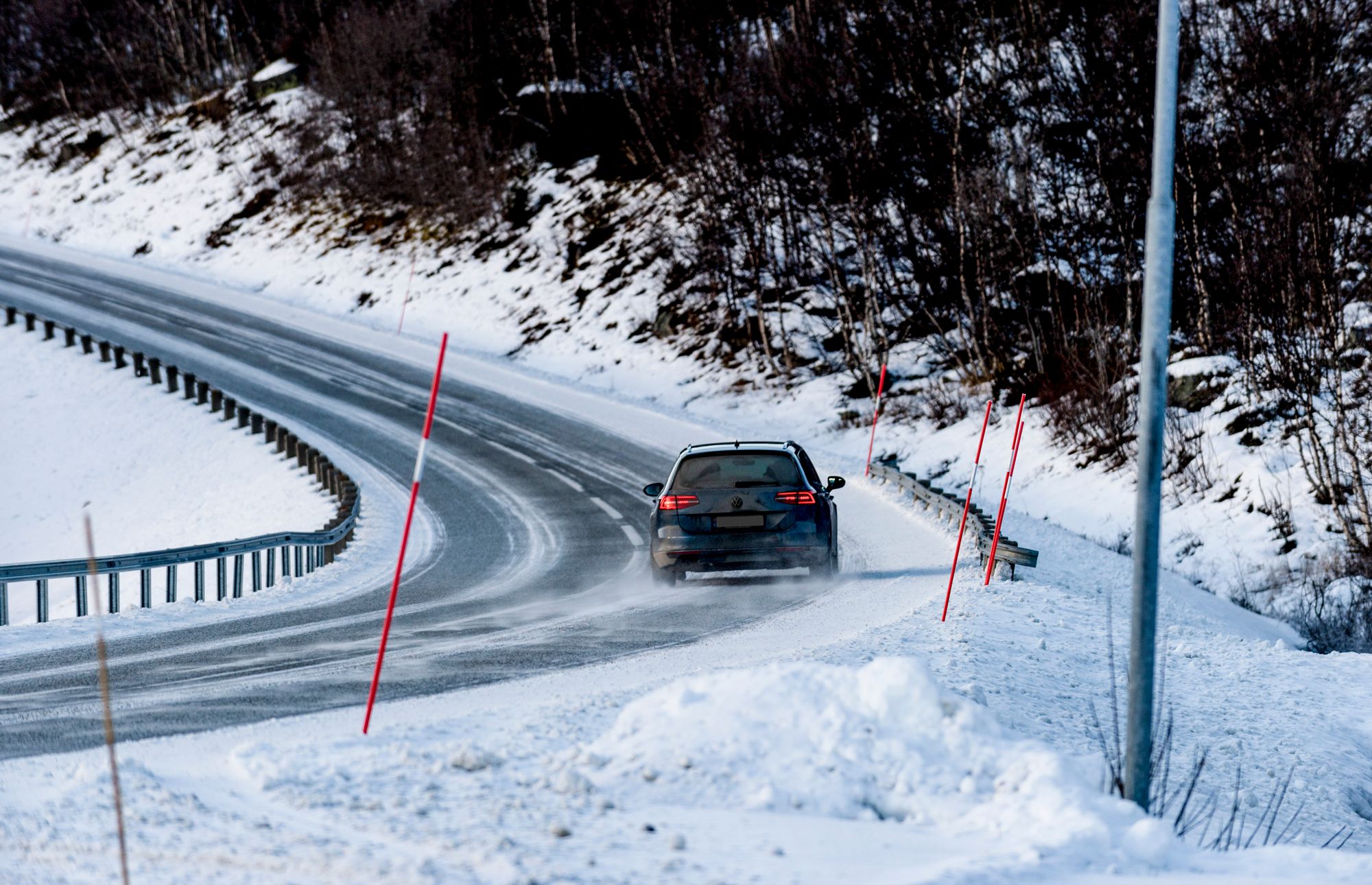 Det kan bli en glatt julaften på veiene over nesten hele landet, ifølge meteorologene.