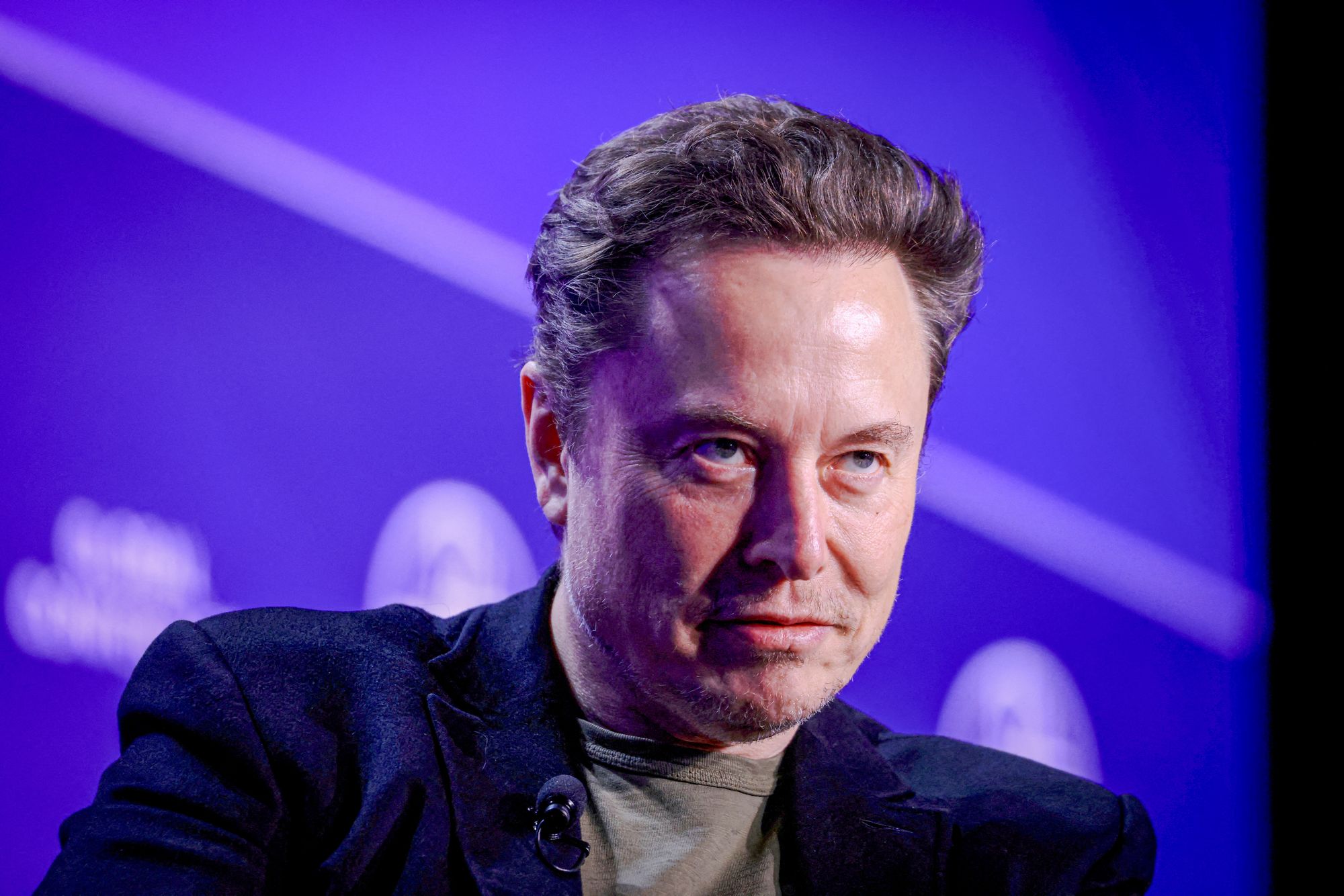 Elon Musk delte en falsk nyhet om Norges statsminister Jonas Gahr Støre (Ap) på X. Nå kan innlegget bli del av en større EU-granskning.