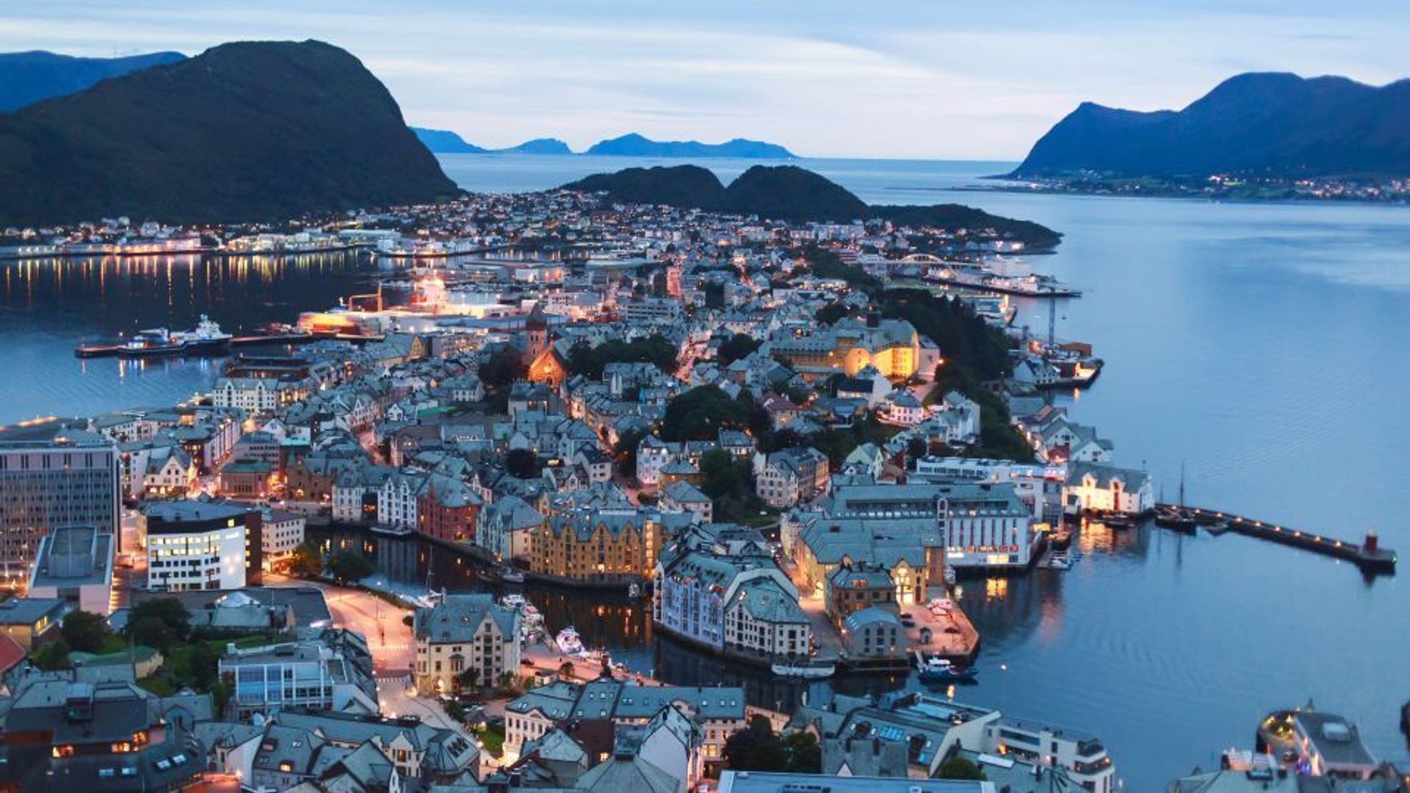 Testerne fra Rohde & Schwarz har reist land og strand rundt i oktober, og har blant annet tatt dette bildet av Ålesund på turen. 