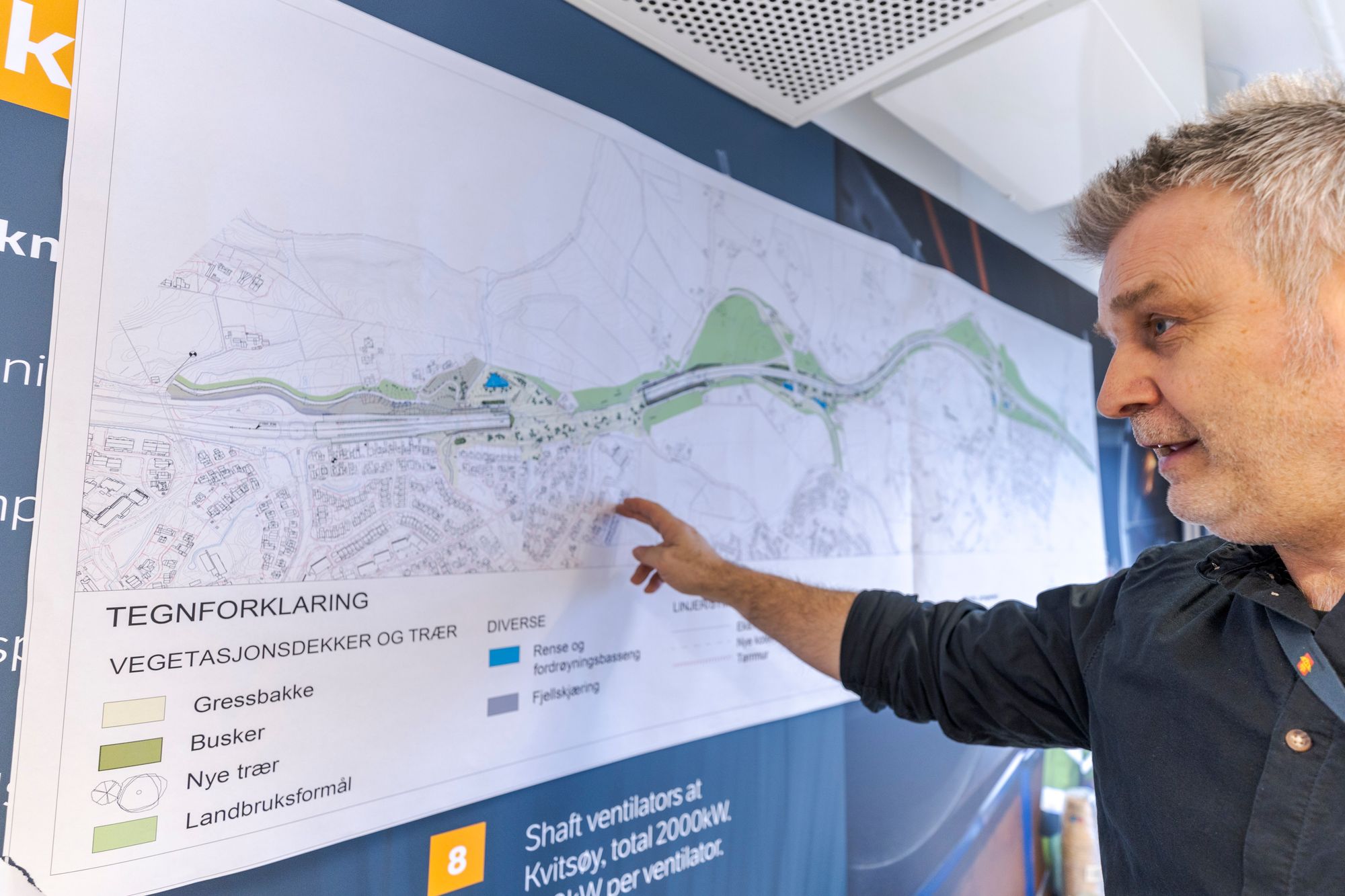 Den 24,5 kilometer lange Lærdalstunnelen åpnet i 2000. Den må oppgraderes for å tilfredsstille nye sikkerhetskrav. Kontrakten blir lyst ut i løpet av 2025. 