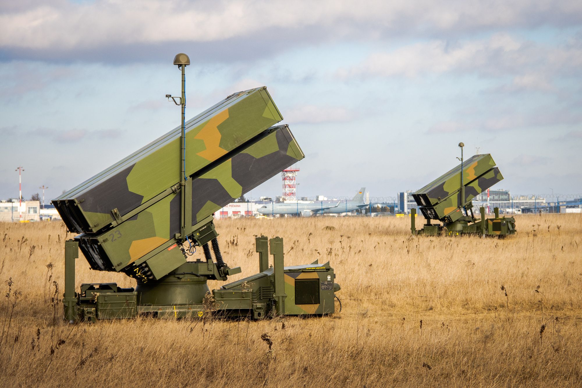 Norske Nasams utskytningsramper er en del av det omfattende luftvernet ved Rzeszów-Jasionka-flyplassen i Polen. Inntil videre kan systemet beskytte på kort og middels avstand.