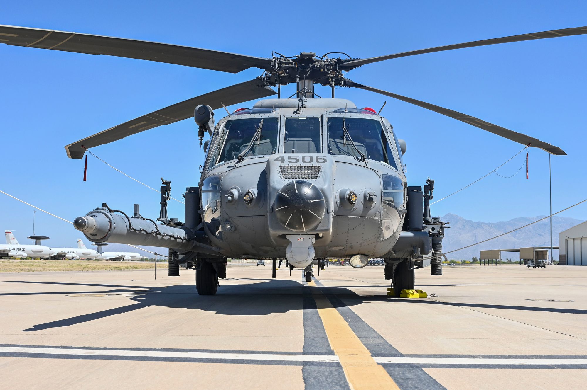 Et helikopter av typen HH-60W ved Davis-Monthan Air Force Base i Arizona, USA.
